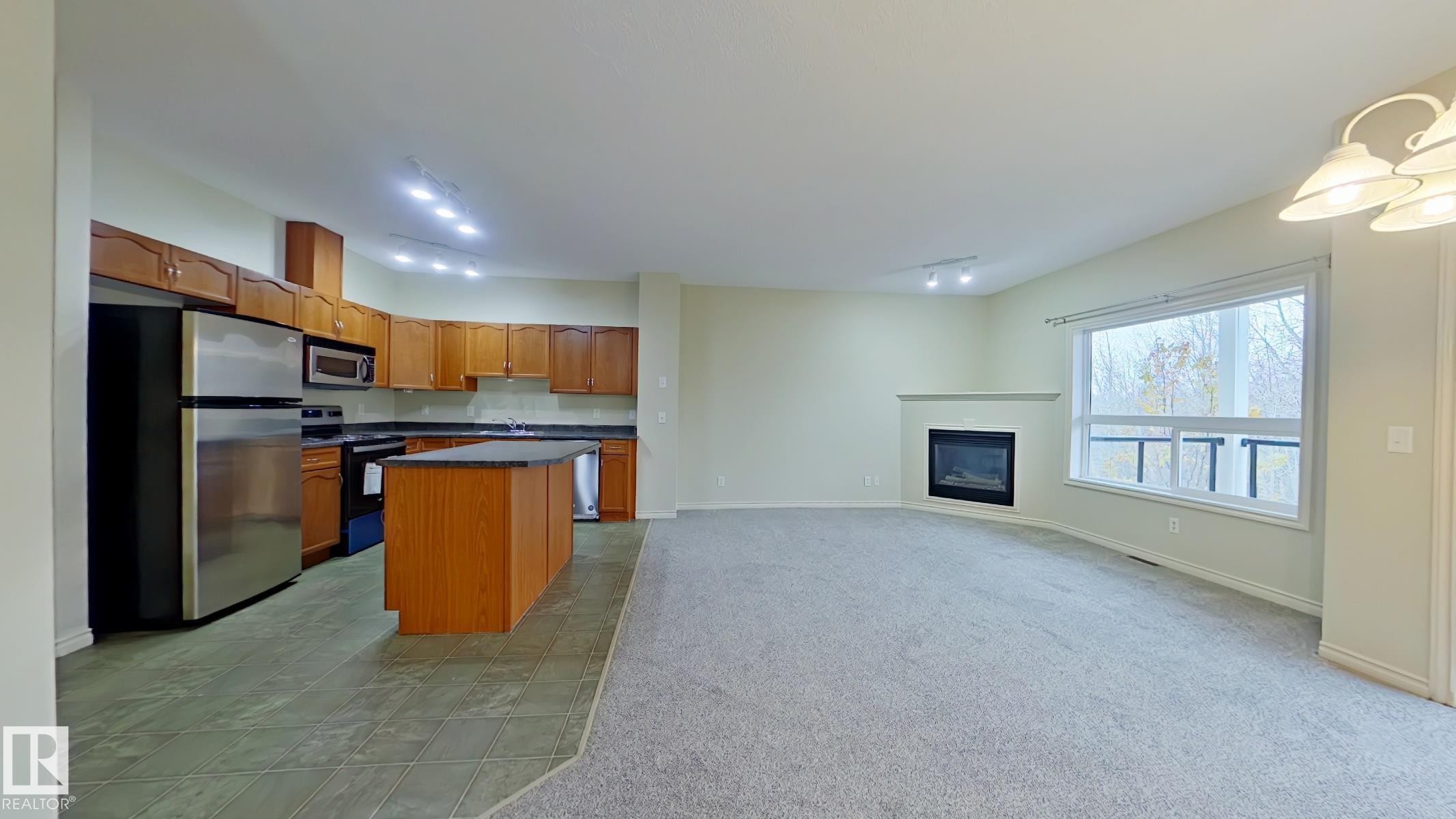 78 3010 33 Avenue, Edmonton, AB - Indoor Photo Showing Other Room