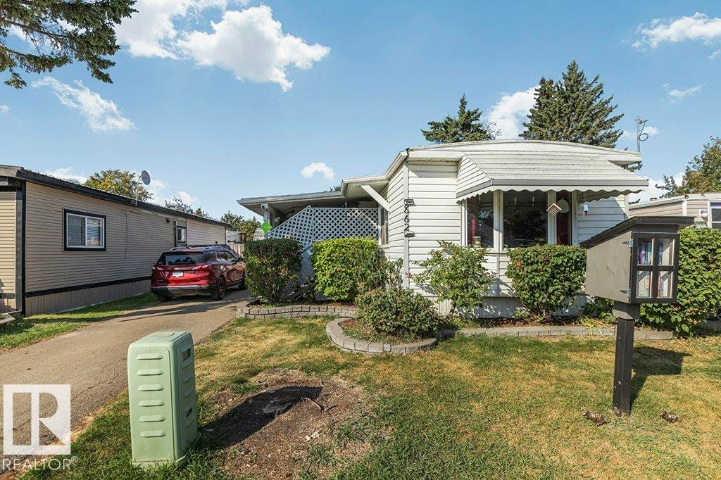 862 West Coast Bay, Edmonton, AB - Outdoor