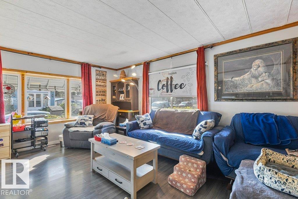 862 West Coast Bay, Edmonton, AB - Indoor Photo Showing Living Room