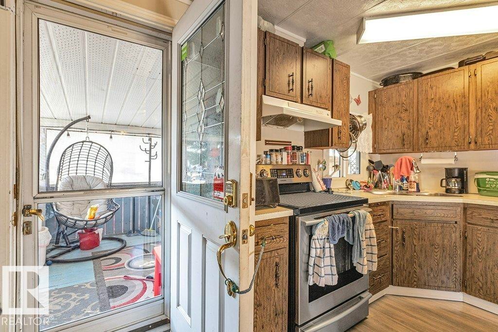 862 West Coast Bay, Edmonton, AB - Indoor Photo Showing Kitchen