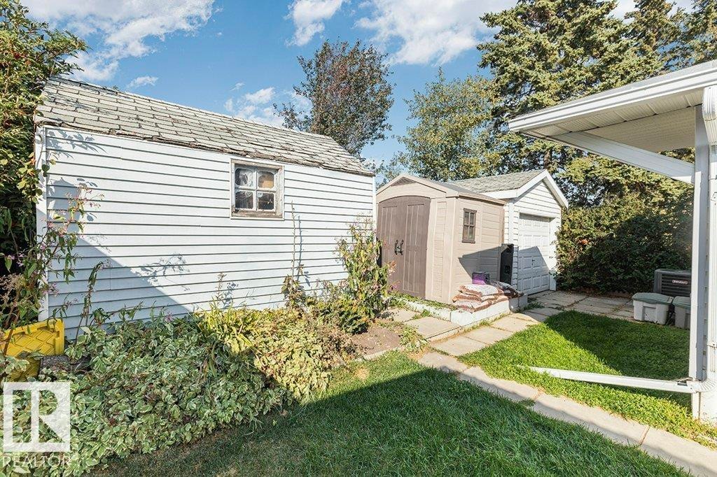 862 West Coast Bay, Edmonton, AB - Outdoor