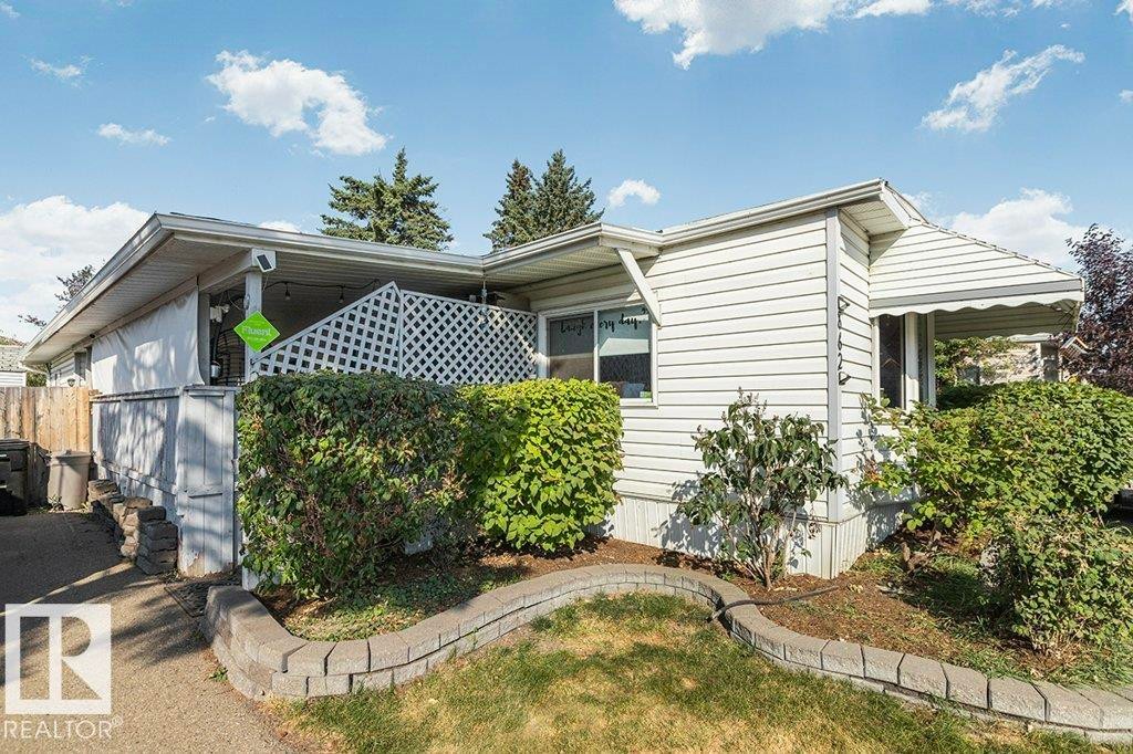 862 West Coast Bay, Edmonton, AB - Outdoor