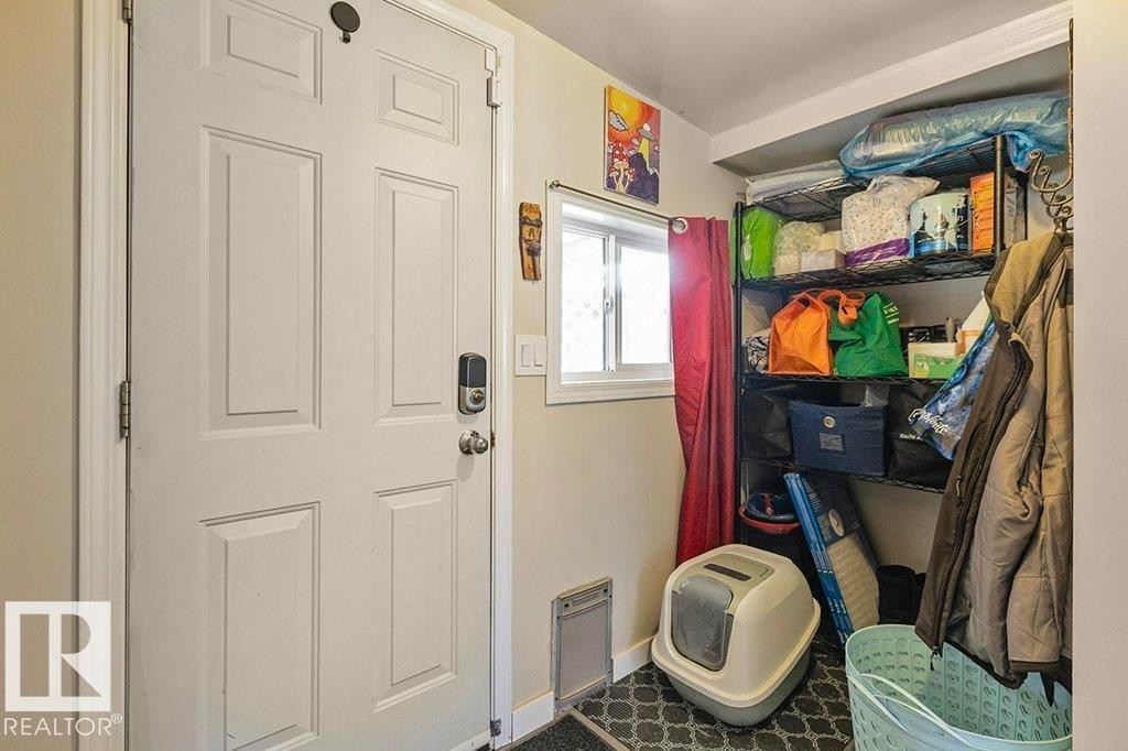 862 West Coast Bay, Edmonton, AB - Indoor Photo Showing Other Room