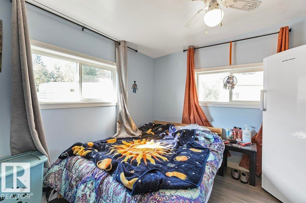 862 West Coast Bay, Edmonton, AB - Indoor Photo Showing Bedroom