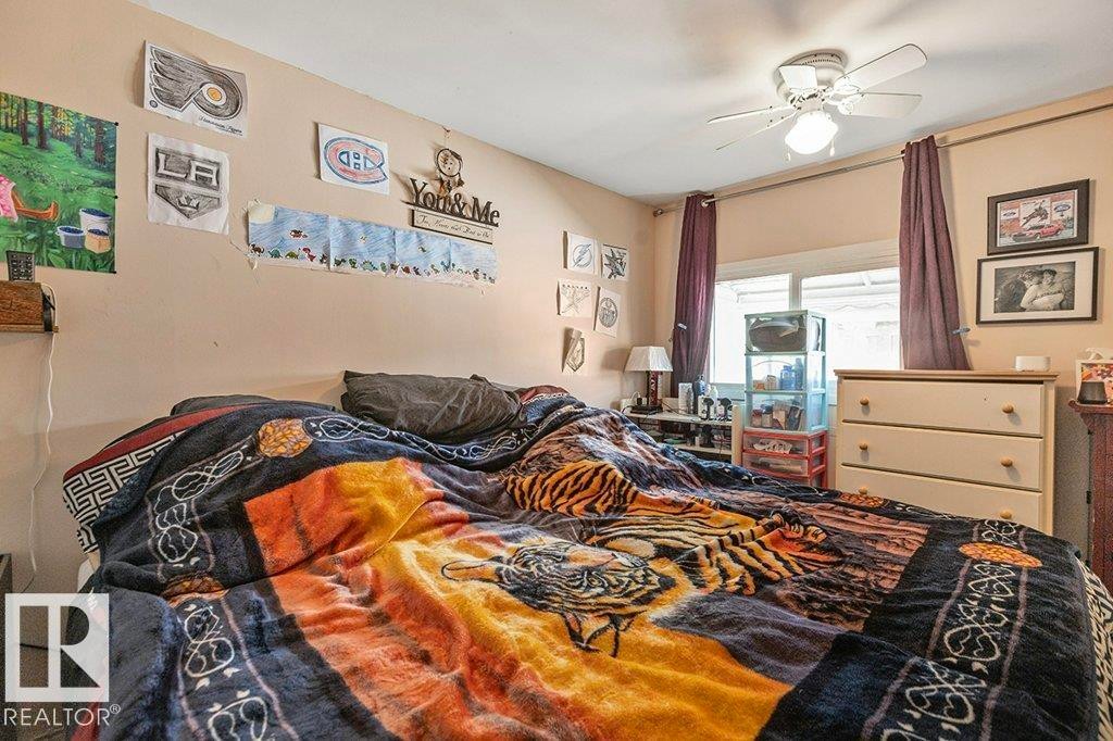 862 West Coast Bay, Edmonton, AB - Indoor Photo Showing Bedroom