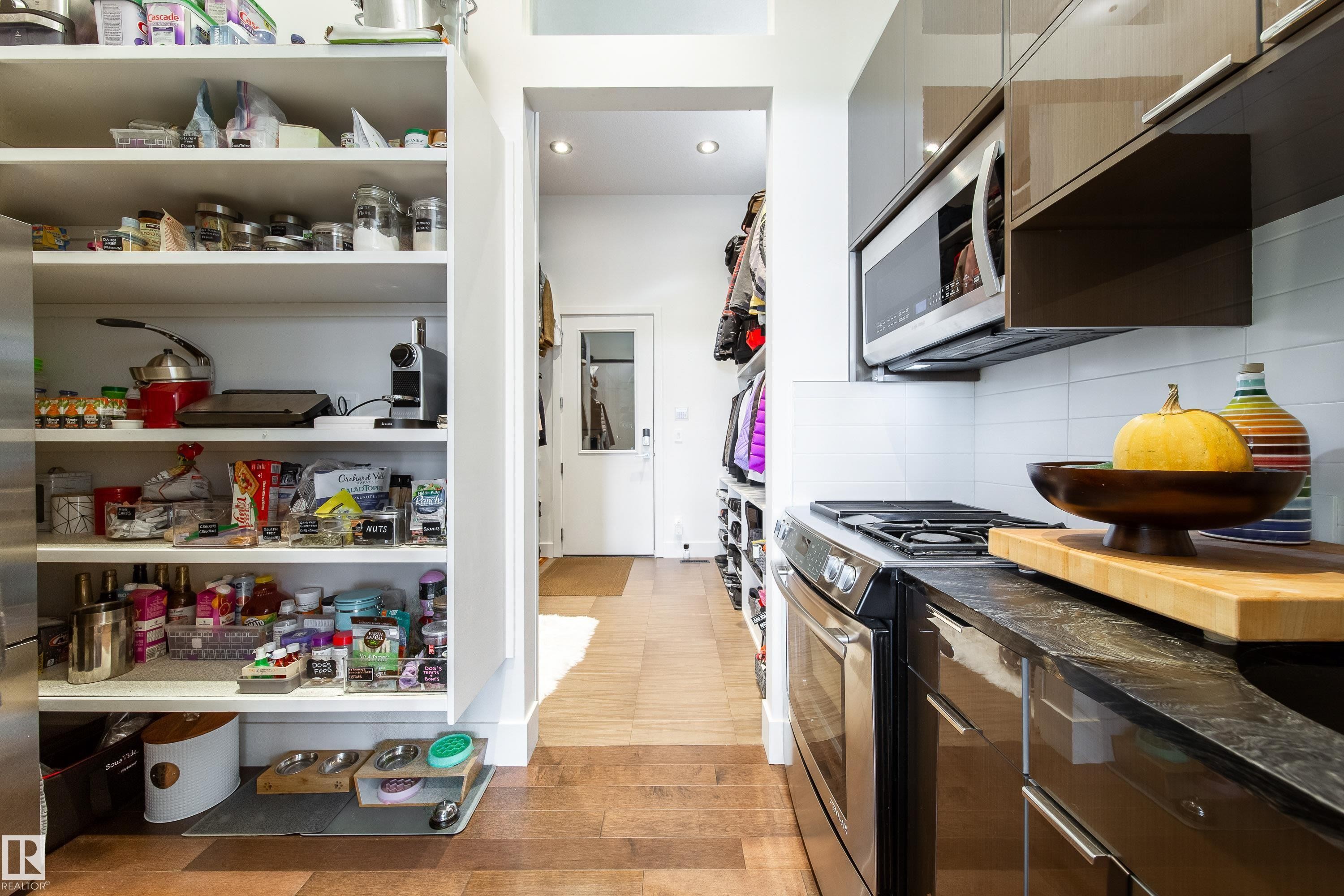 622 Howatt Drive, Edmonton, AB - Indoor Photo Showing Kitchen
