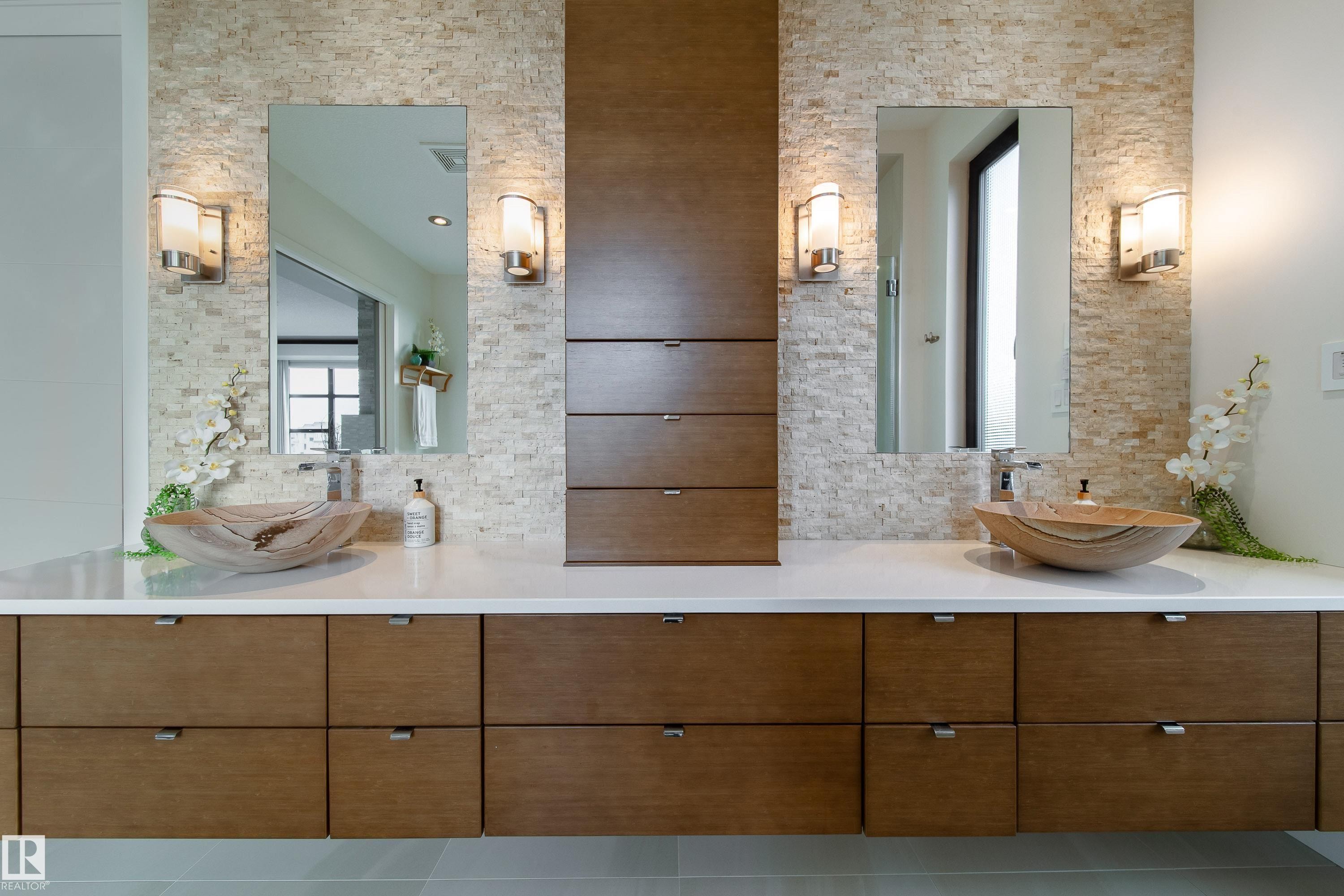 622 Howatt Drive, Edmonton, AB - Indoor Photo Showing Bathroom