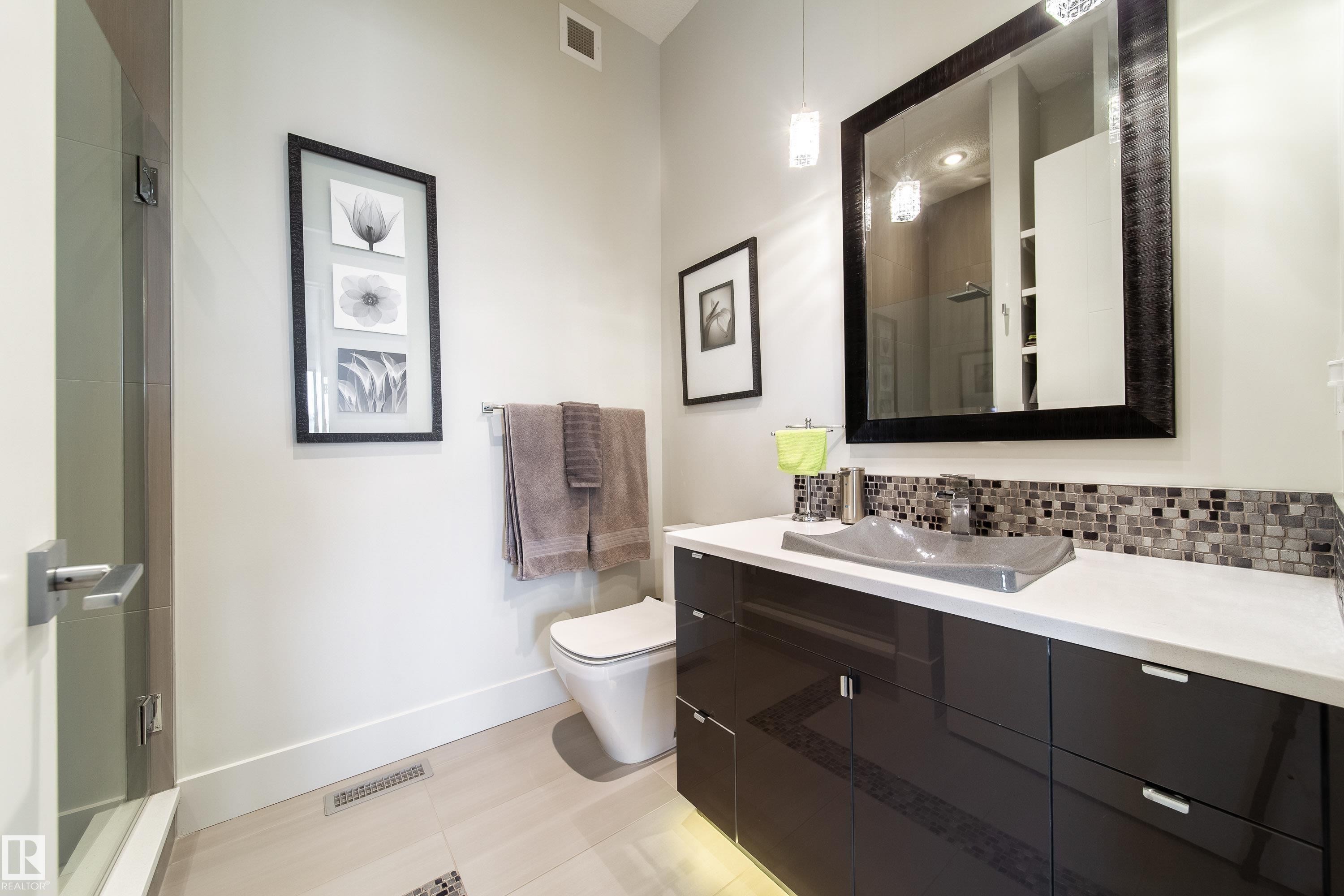 622 Howatt Drive, Edmonton, AB - Indoor Photo Showing Bathroom