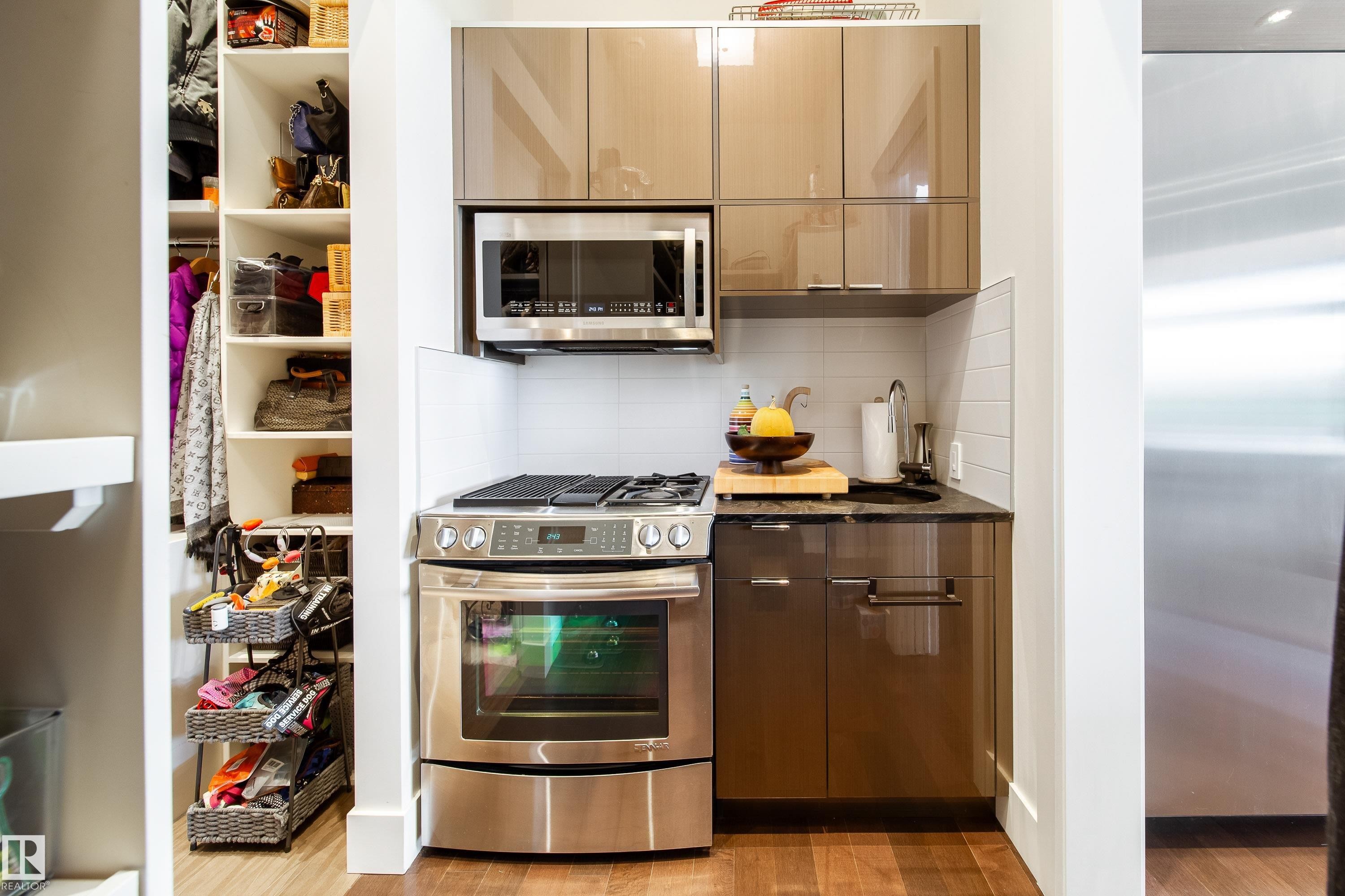 622 Howatt Drive, Edmonton, AB - Indoor Photo Showing Kitchen