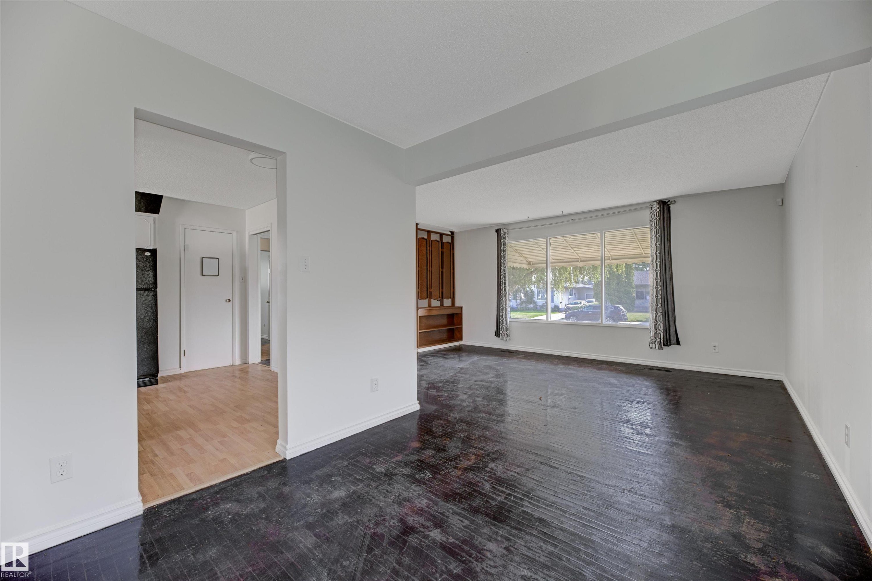 3116 112 Avenue, Edmonton, AB - Indoor Photo Showing Other Room