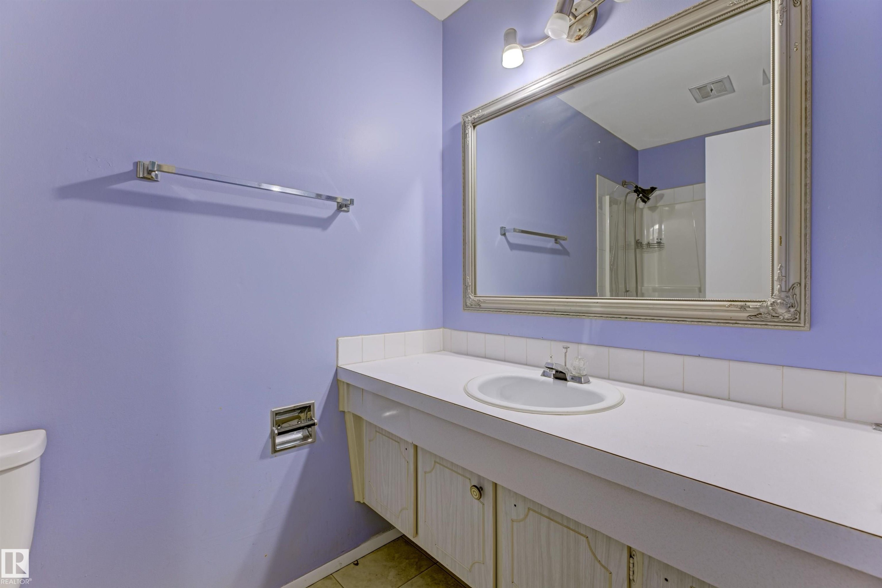 3116 112 Avenue, Edmonton, AB - Indoor Photo Showing Bathroom