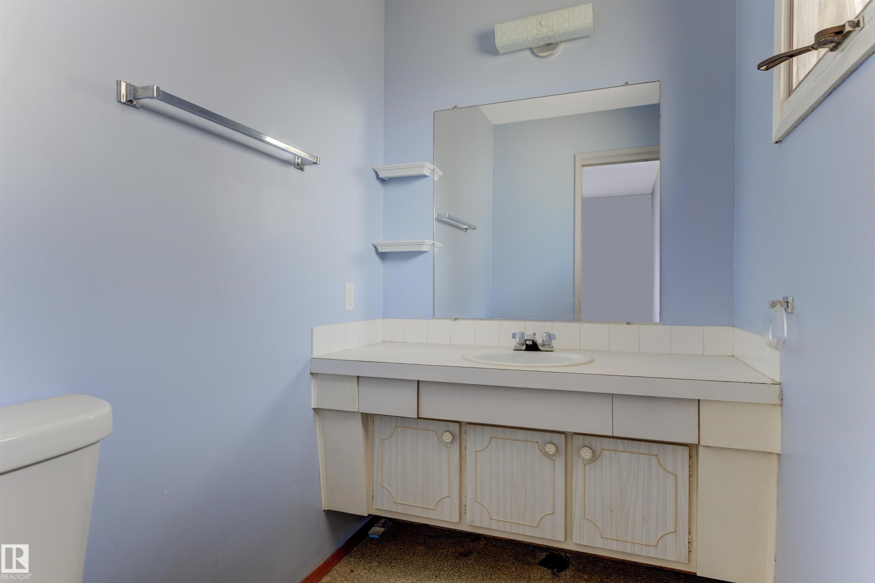 3116 112 Avenue, Edmonton, AB - Indoor Photo Showing Bathroom