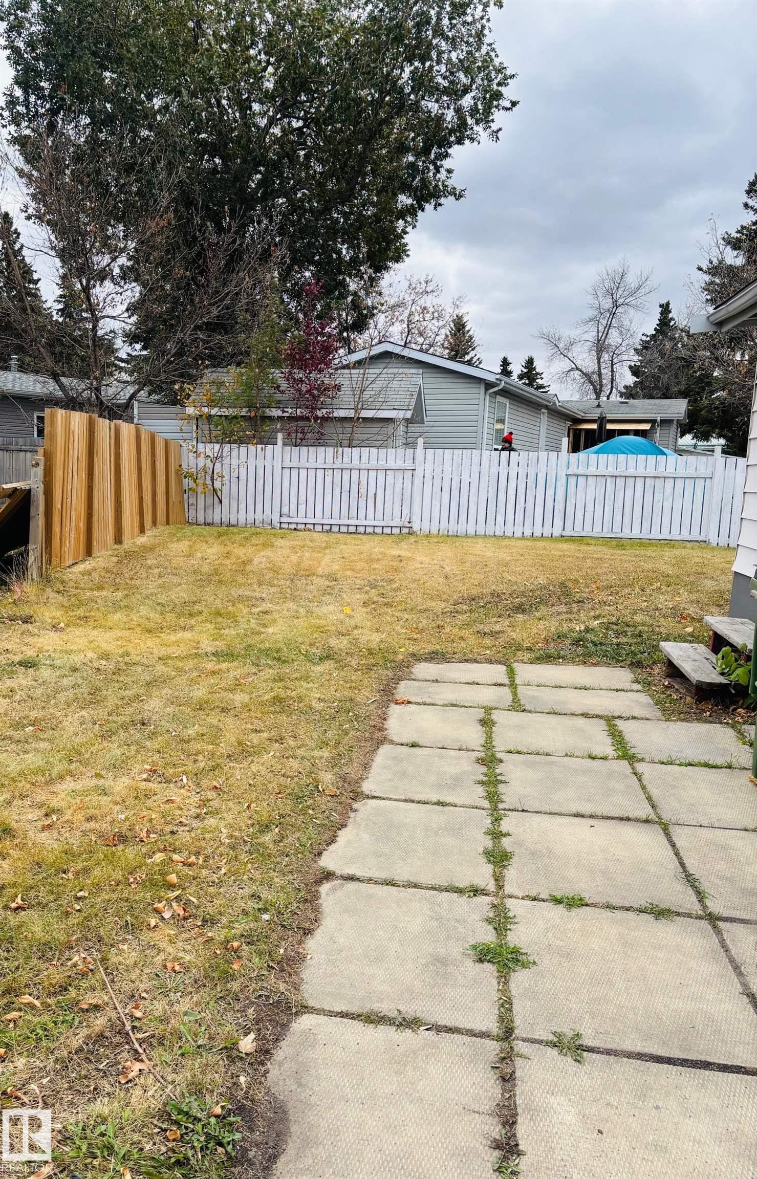 67 Ridgeway Dr, Edmonton, AB - Outdoor
