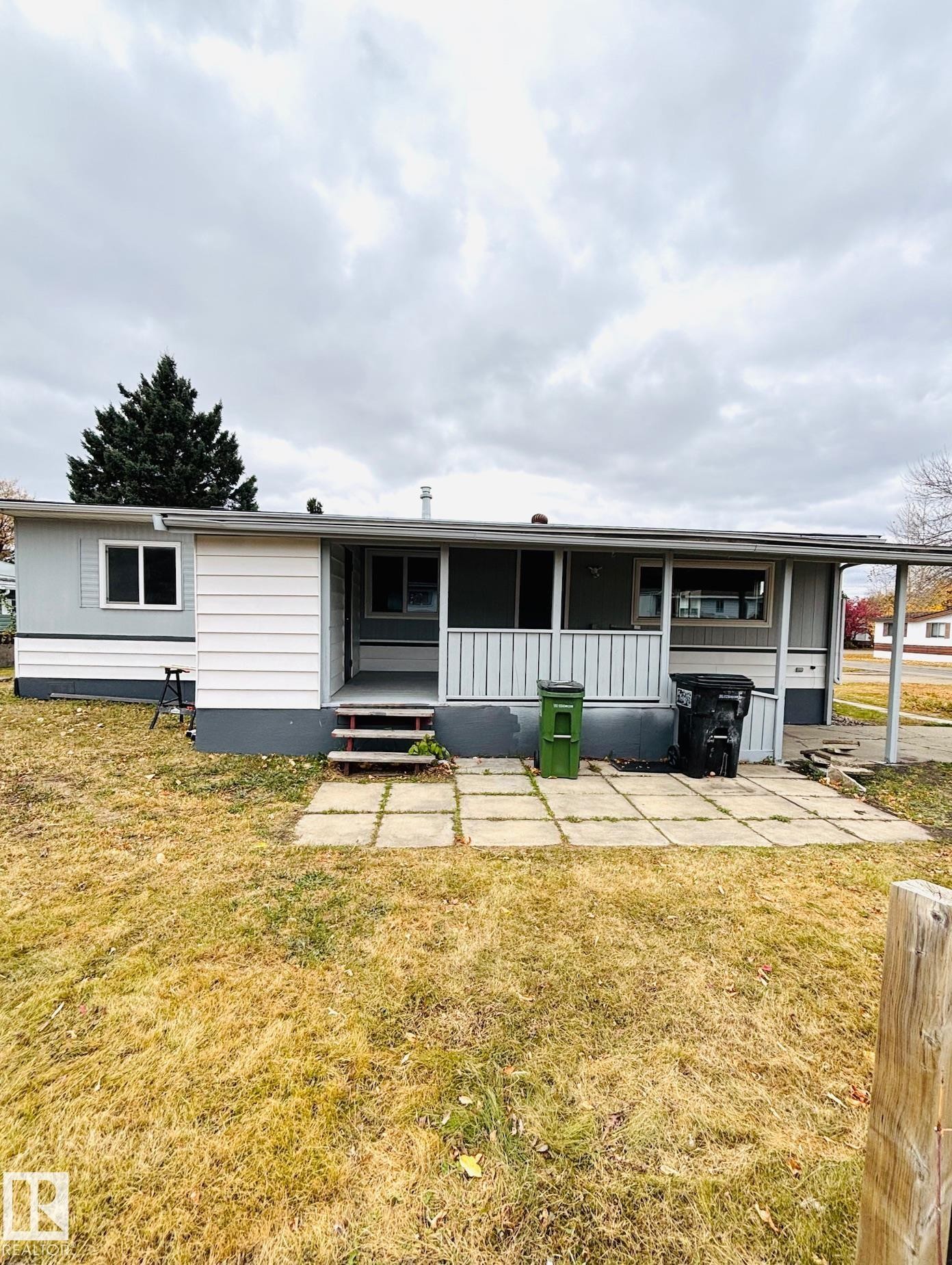 67 Ridgeway Dr, Edmonton, AB - Outdoor With Facade