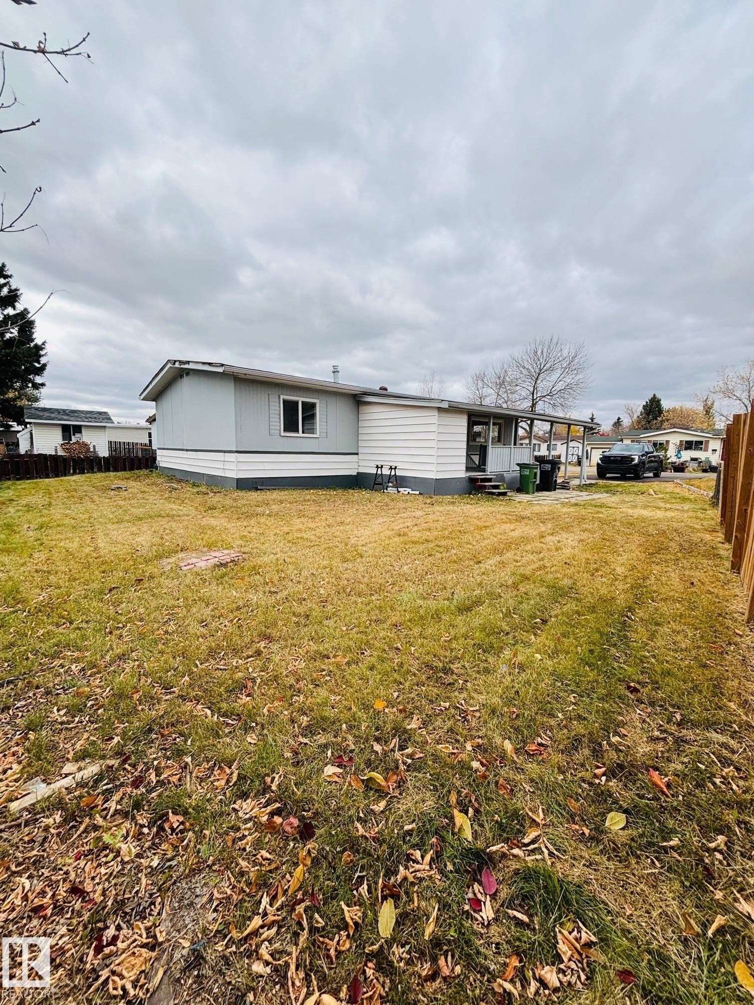 67 Ridgeway Dr, Edmonton, AB - Outdoor