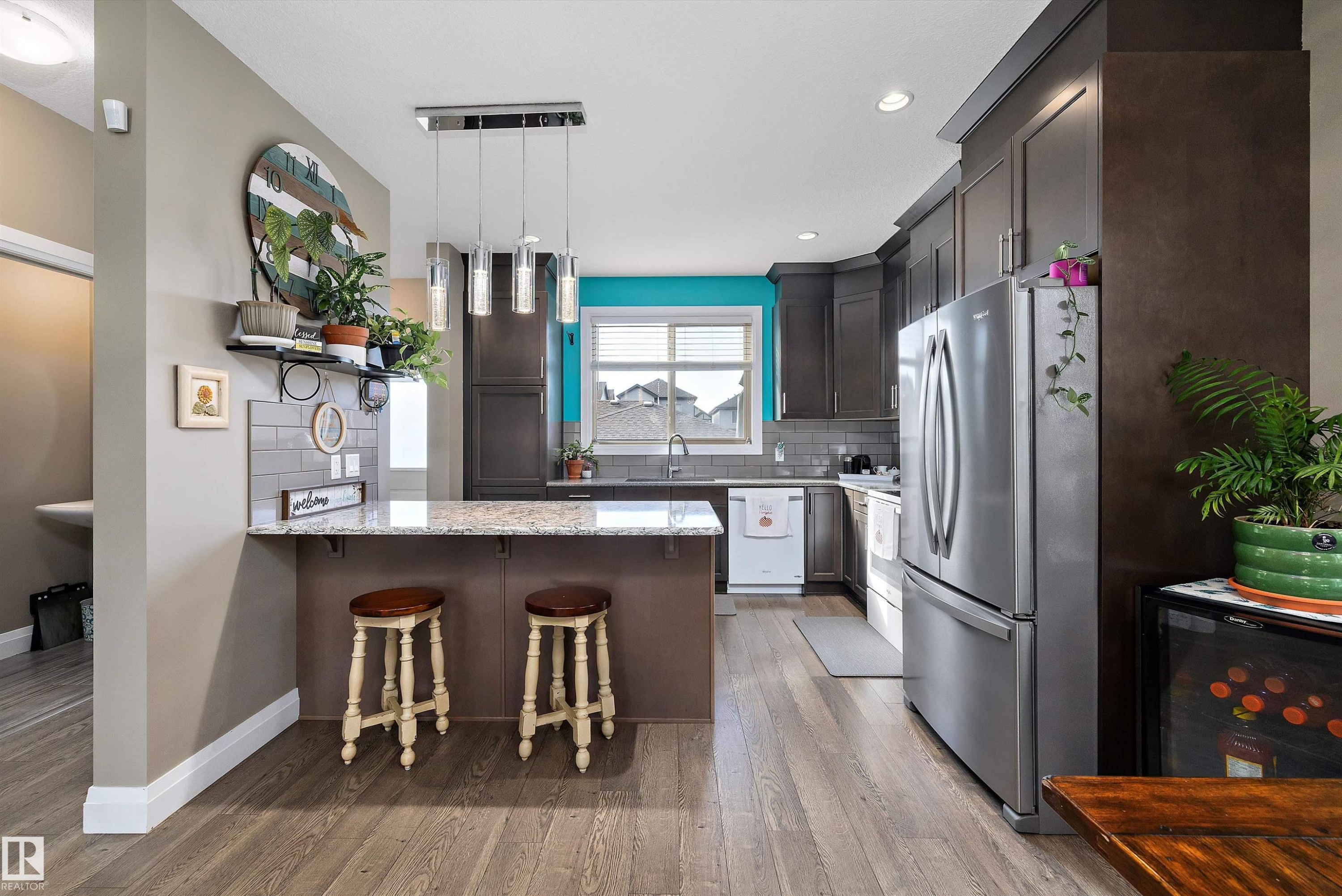 135 Gilmore Way, Spruce Grove, AB - Indoor Photo Showing Kitchen With Upgraded Kitchen