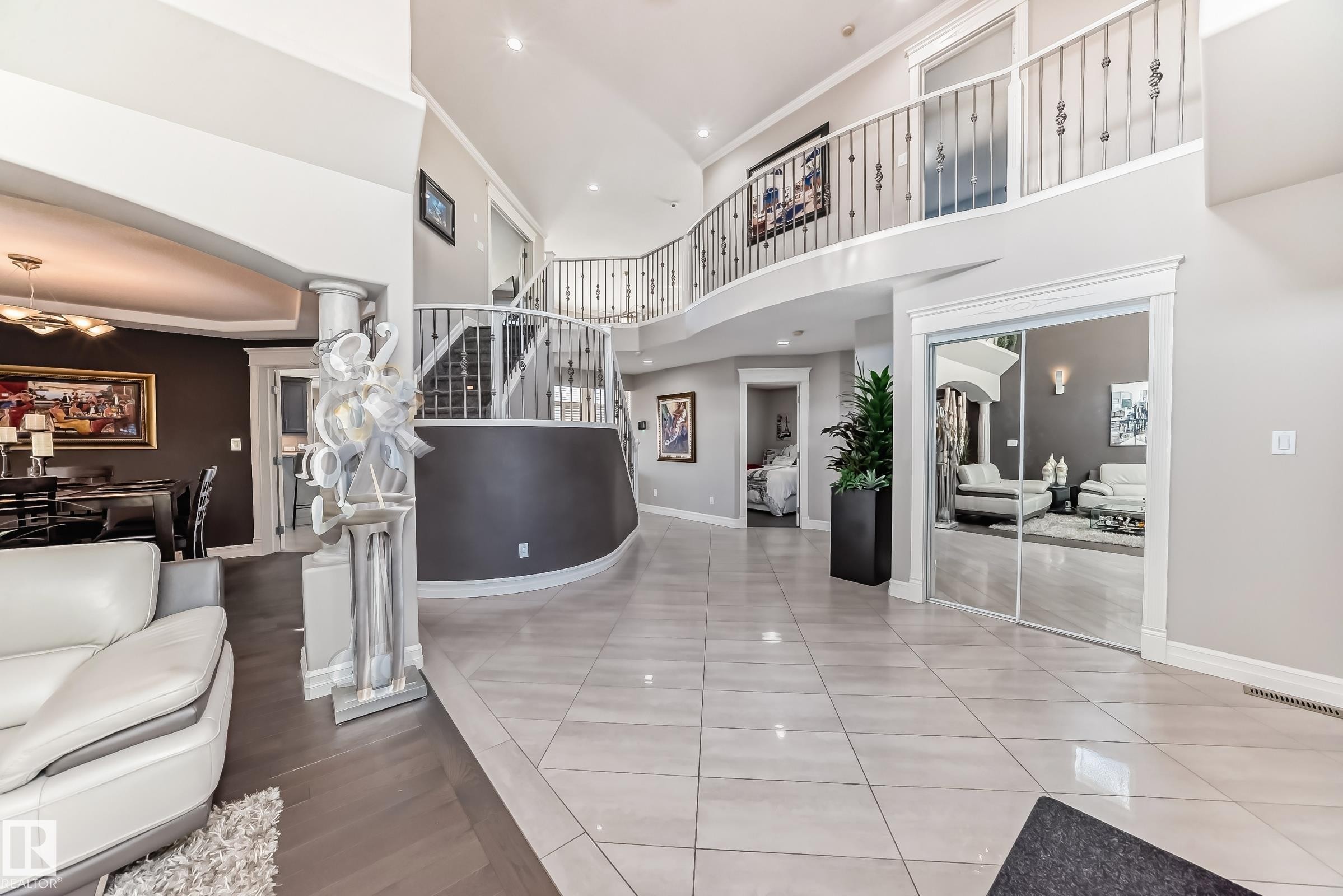 Edmonton, AB - Indoor Photo Showing Other Room