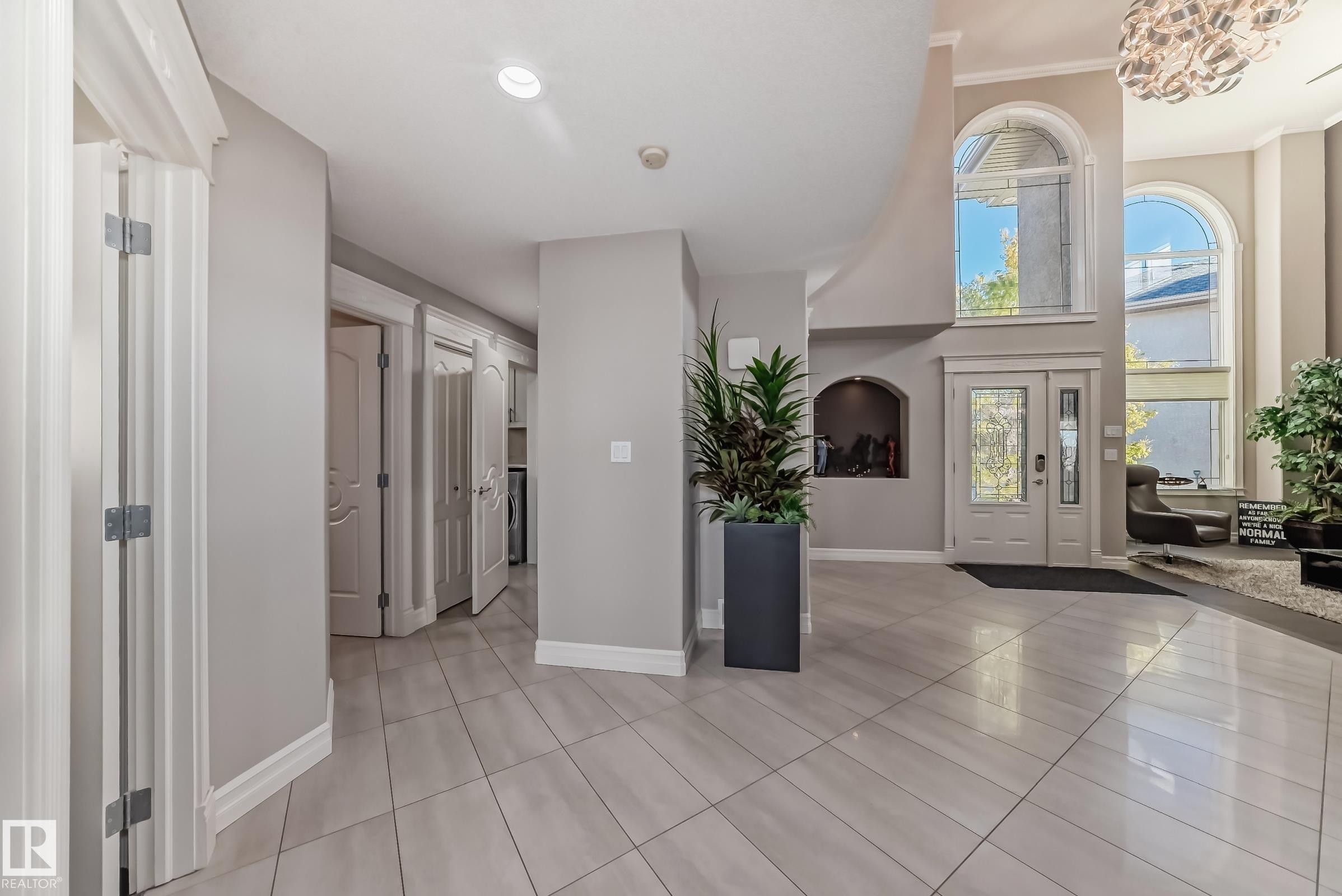 Edmonton, AB - Indoor Photo Showing Other Room