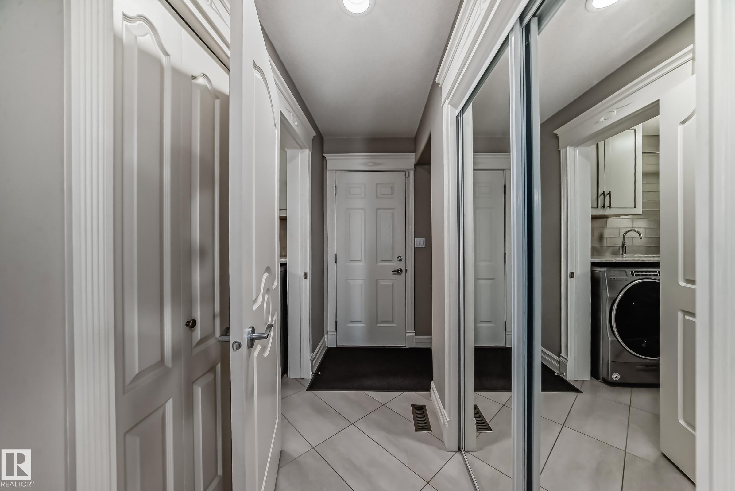 Edmonton, AB - Indoor Photo Showing Other Room