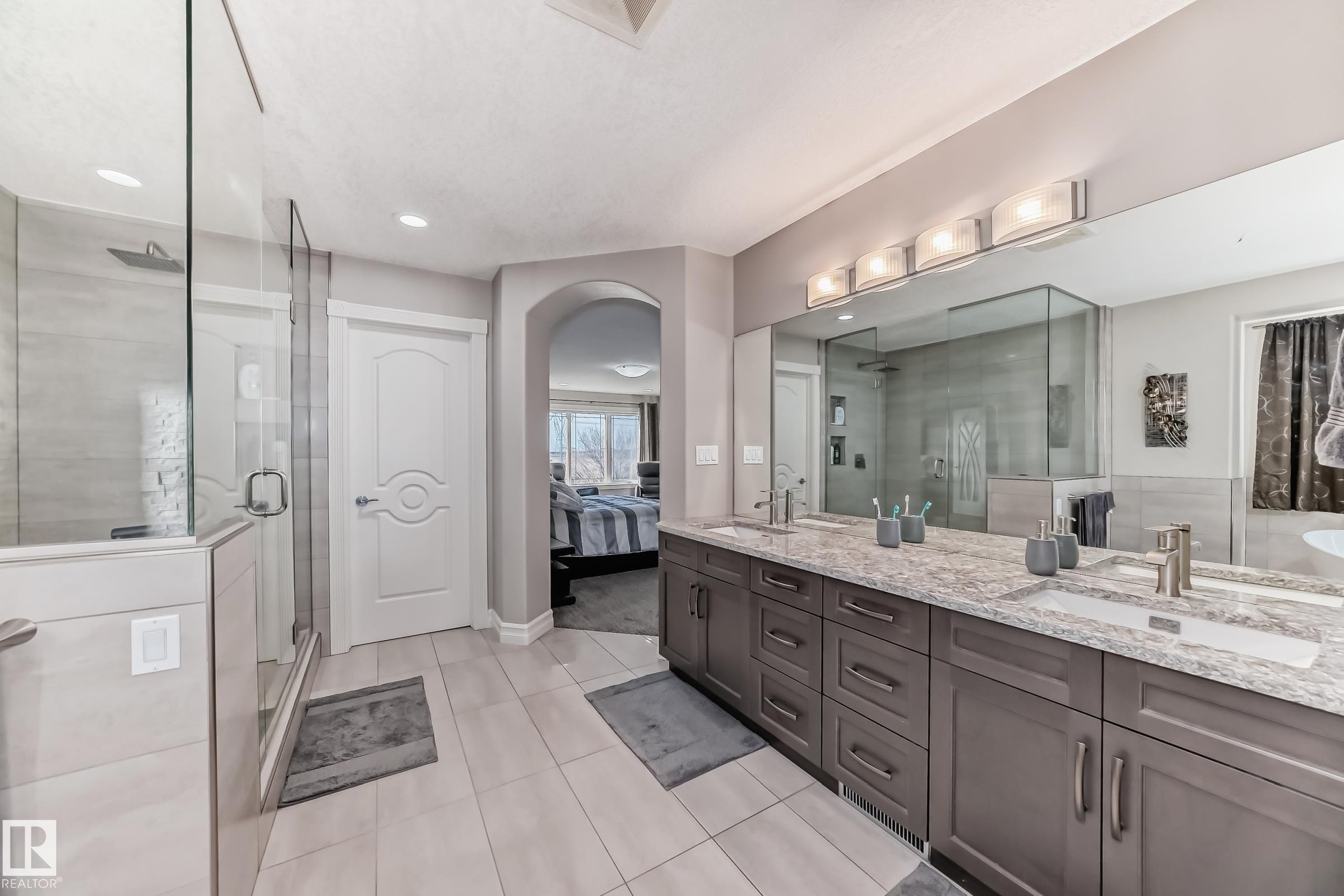 Edmonton, AB - Indoor Photo Showing Bathroom