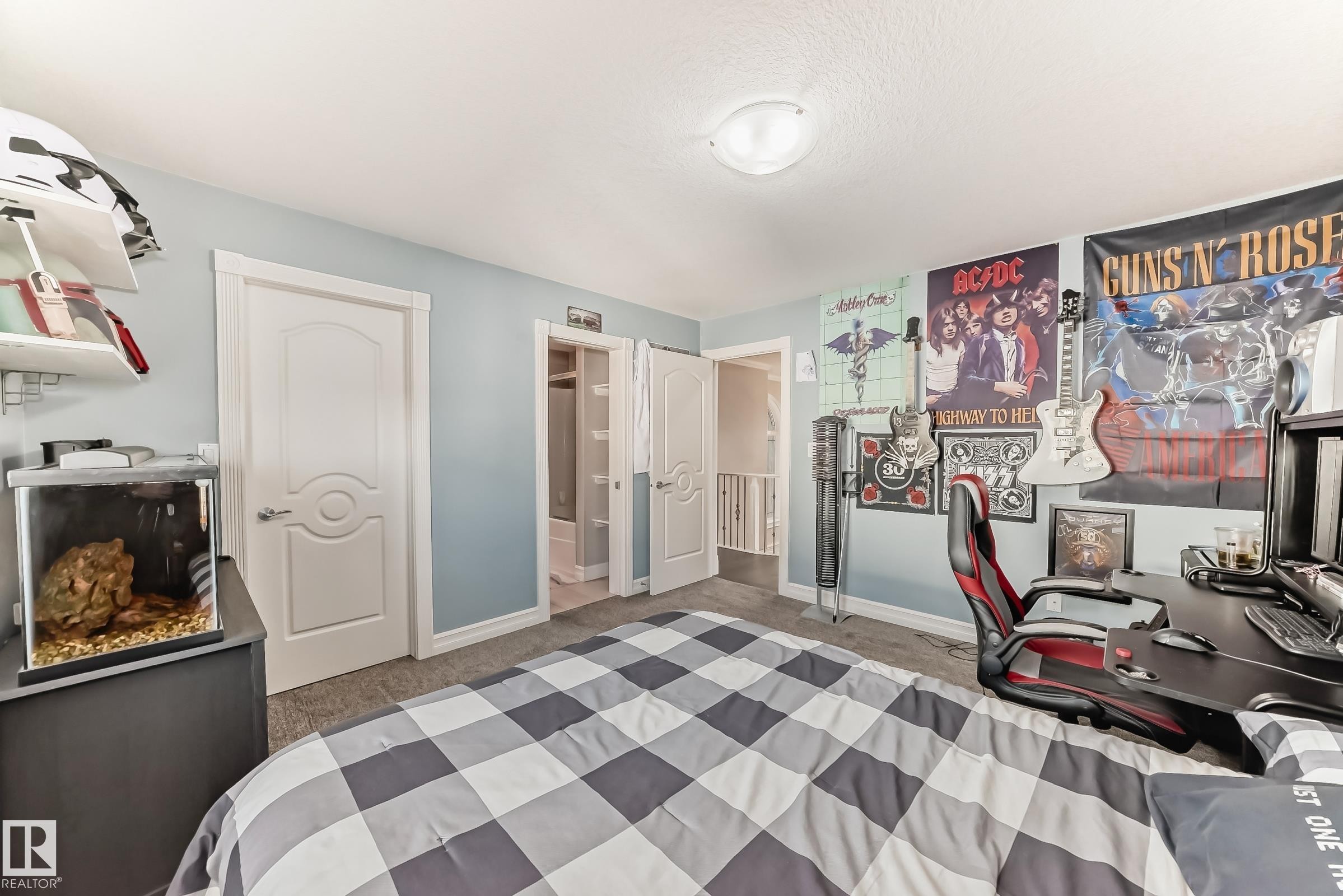 Edmonton, AB - Indoor