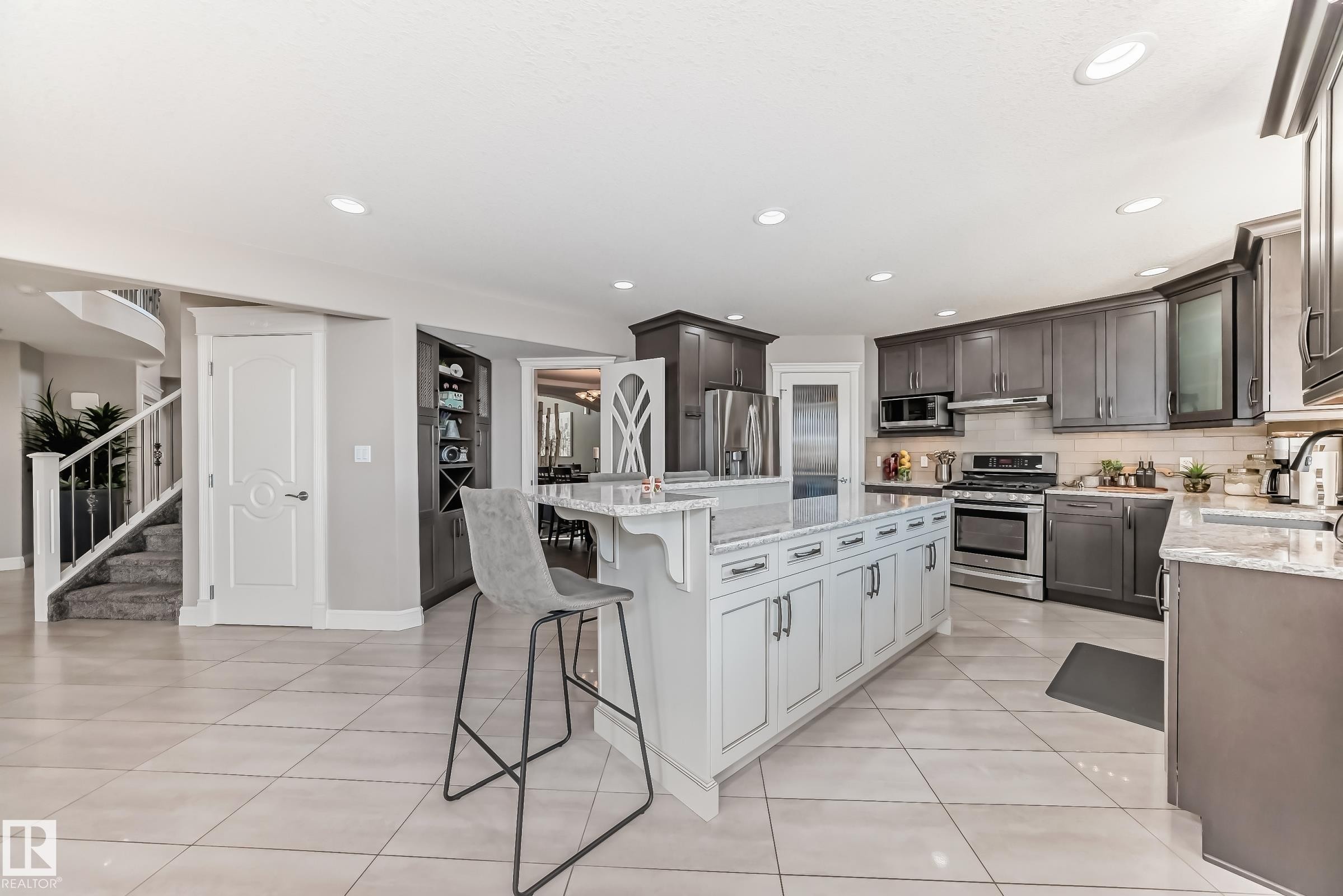 Edmonton, AB - Indoor Photo Showing Kitchen With Stainless Steel Kitchen With Upgraded Kitchen