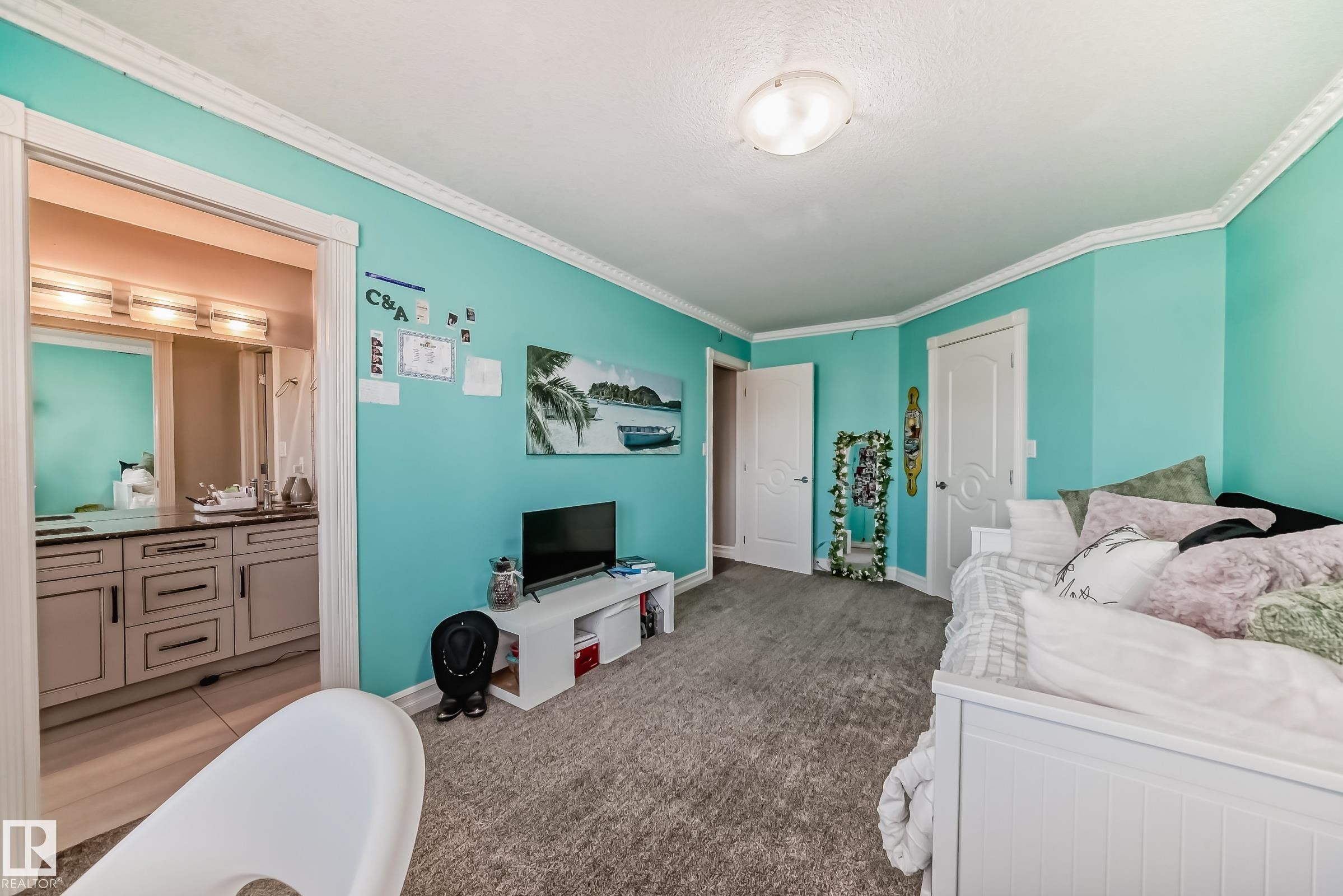 Edmonton, AB - Indoor Photo Showing Bedroom