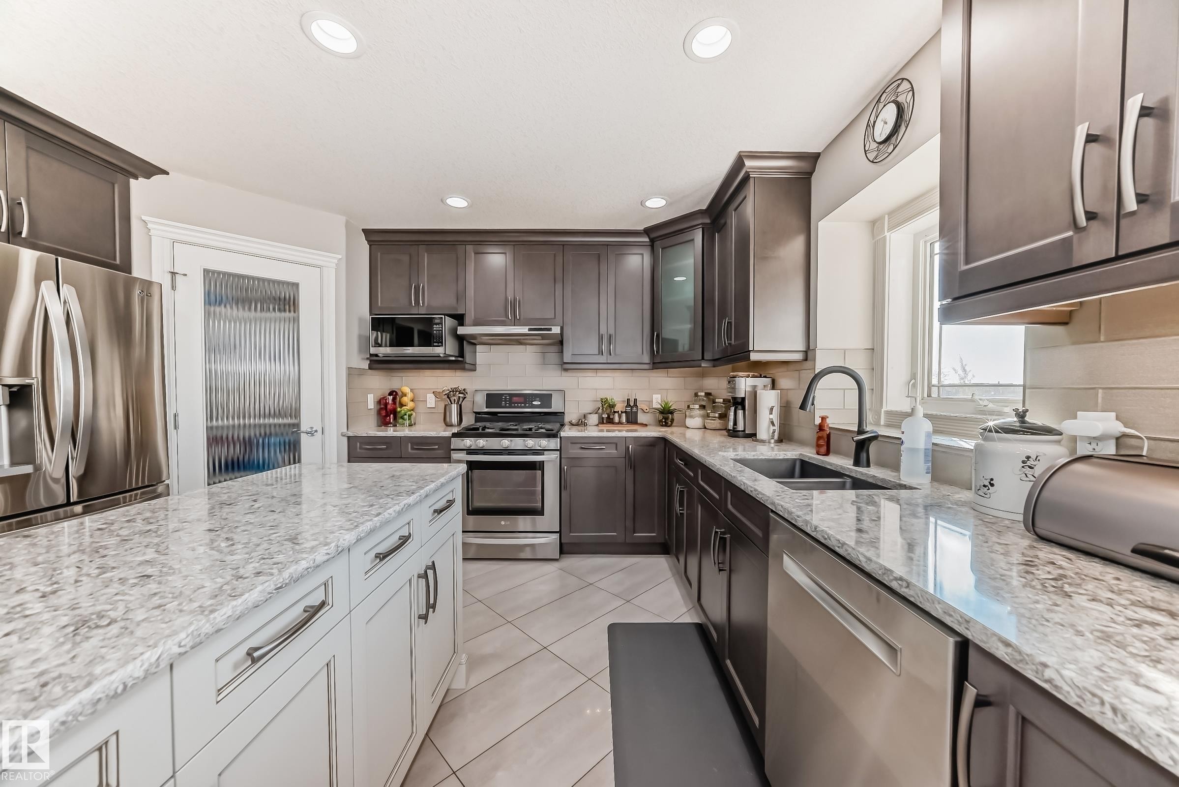 Edmonton, AB - Indoor Photo Showing Kitchen With Stainless Steel Kitchen With Double Sink With Upgraded Kitchen