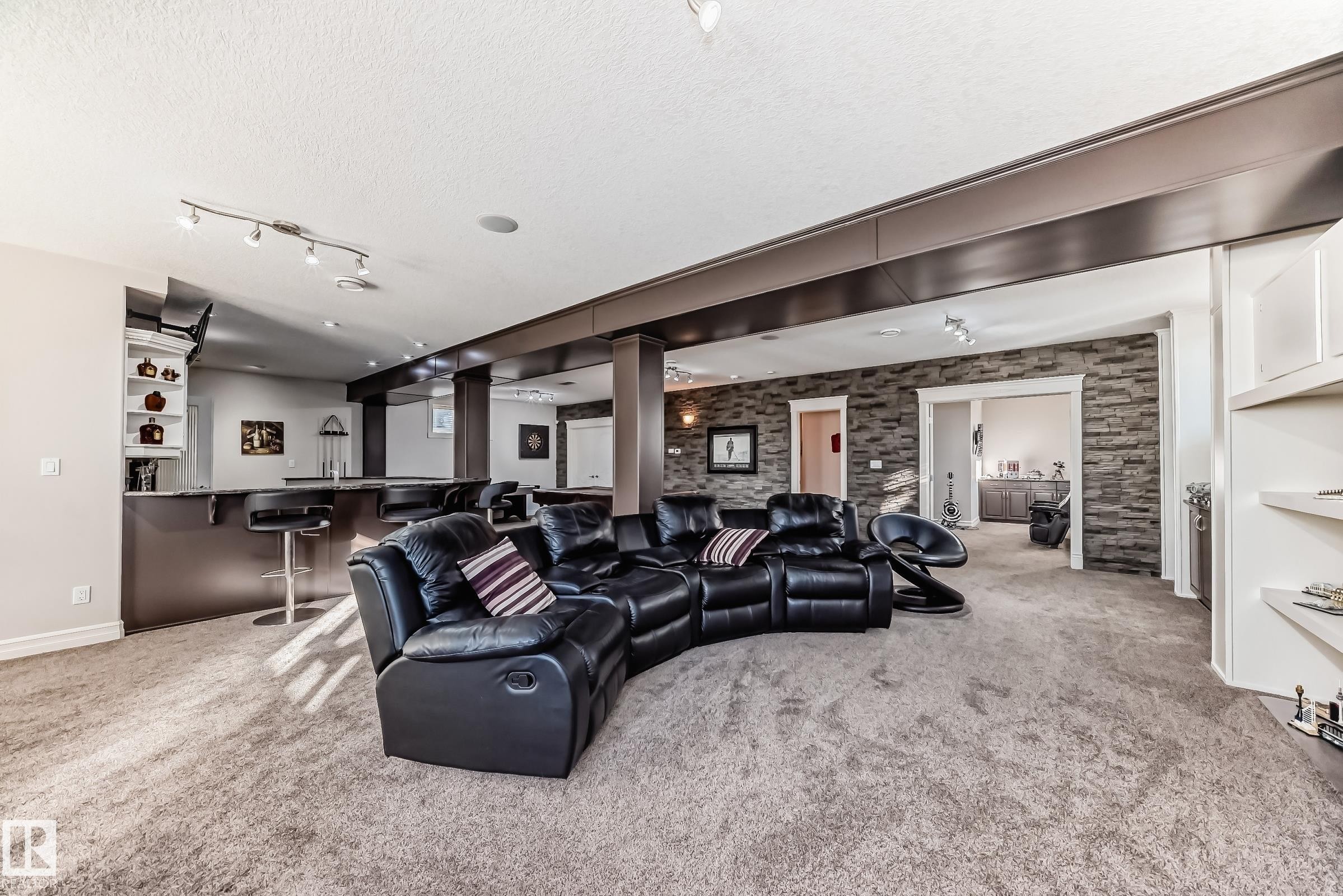 Edmonton, AB - Indoor