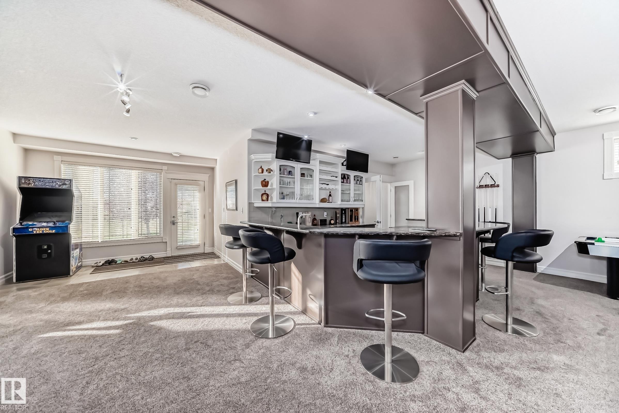 Edmonton, AB - Indoor