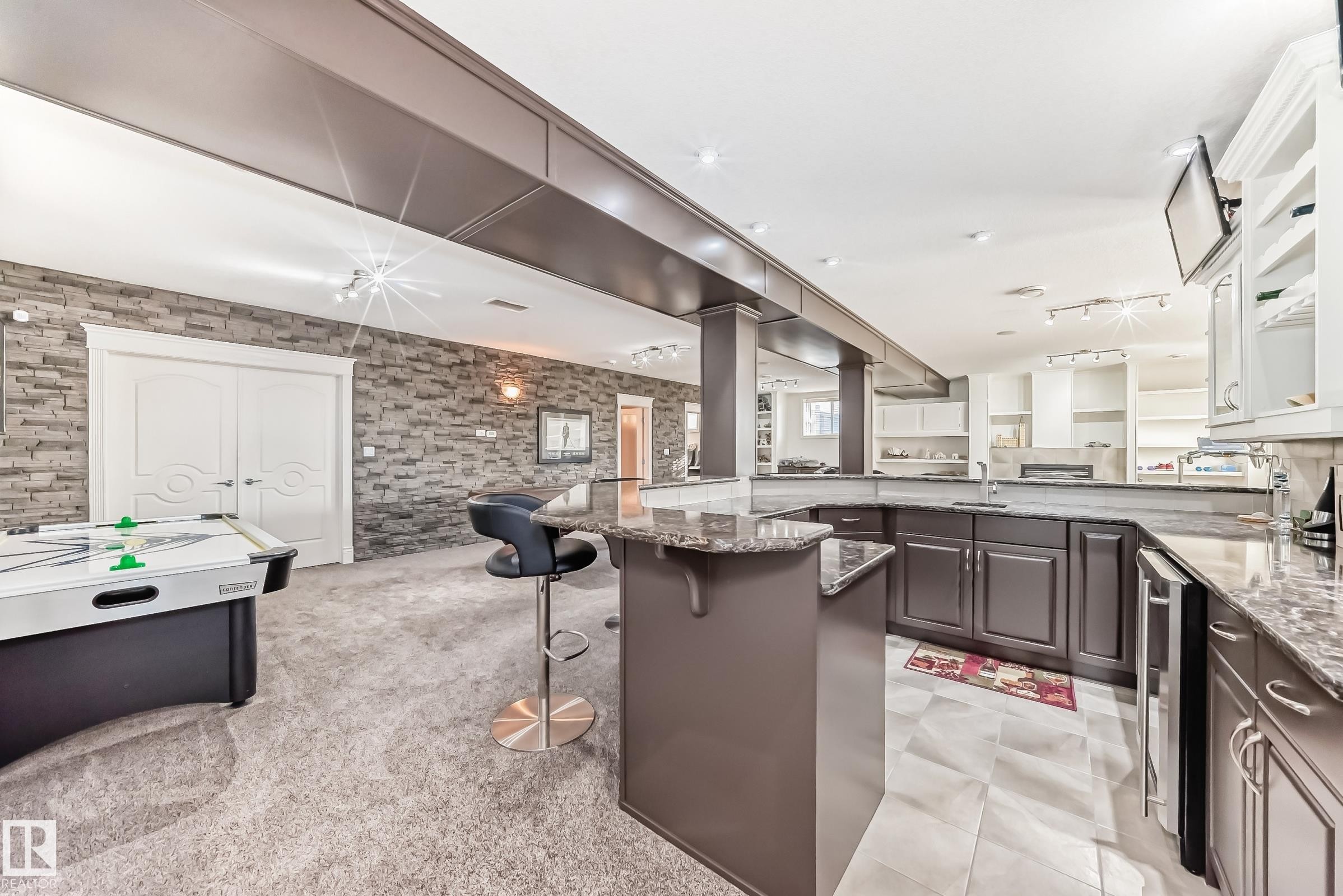 Edmonton, AB - Indoor Photo Showing Kitchen