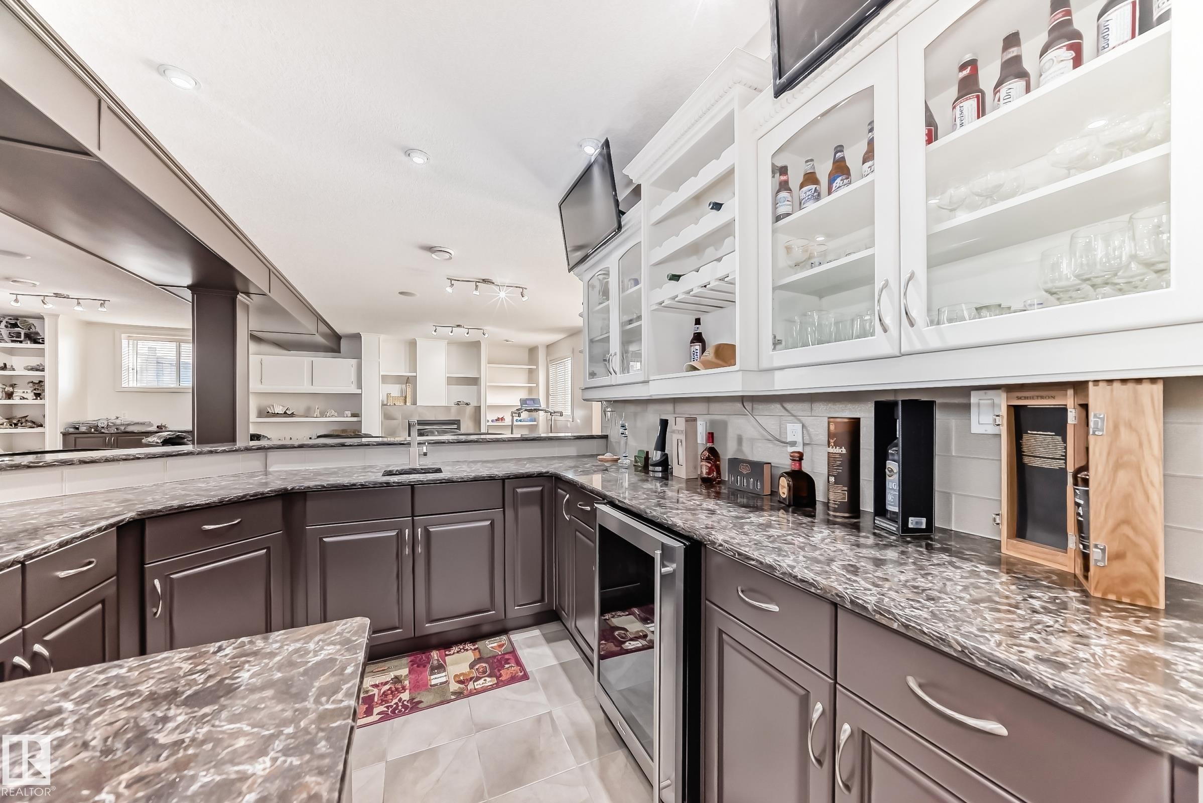 Edmonton, AB - Indoor Photo Showing Kitchen With Upgraded Kitchen