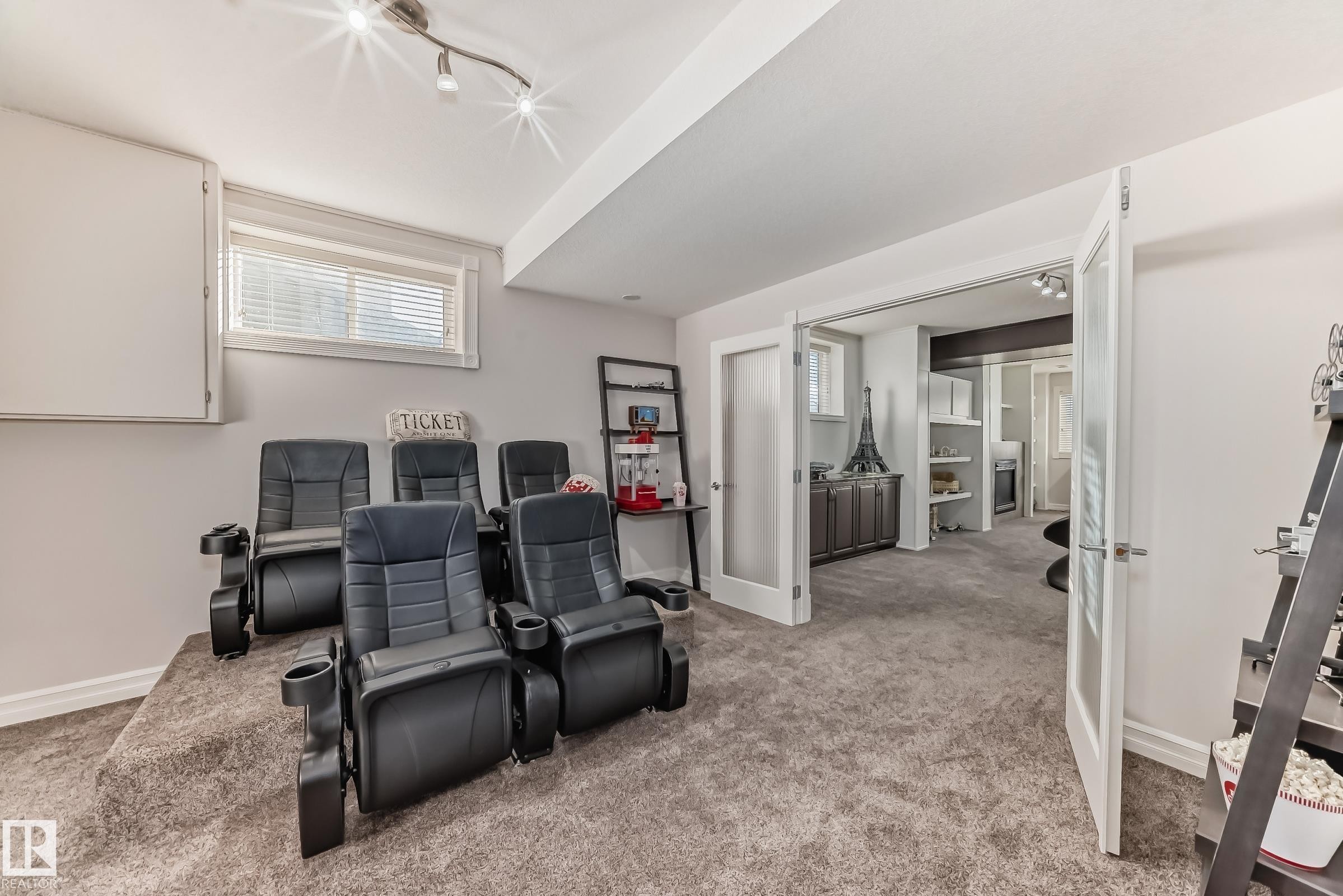 Edmonton, AB - Indoor