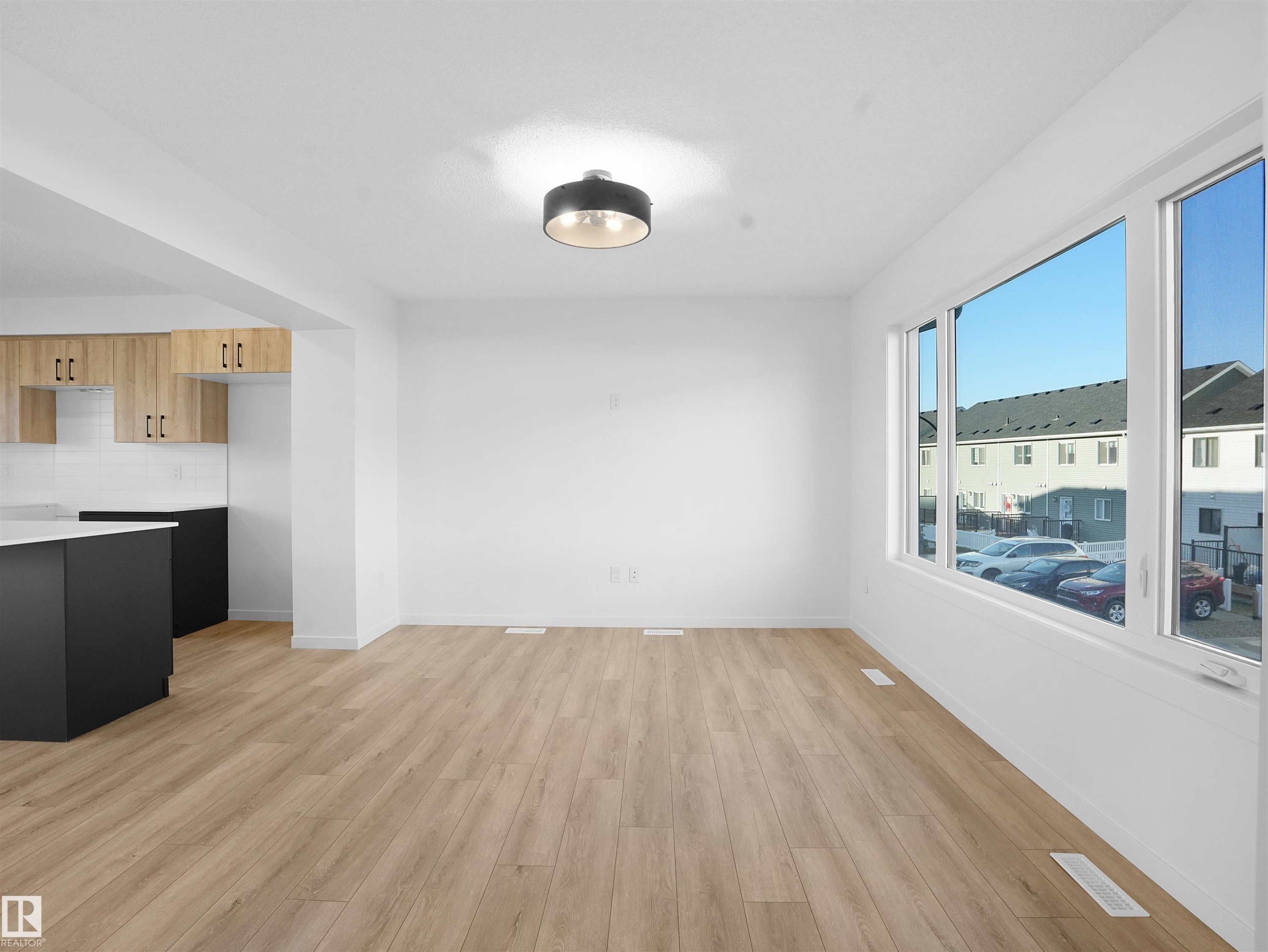 62 525 Secord Boulevard, Edmonton, AB - Indoor Photo Showing Other Room