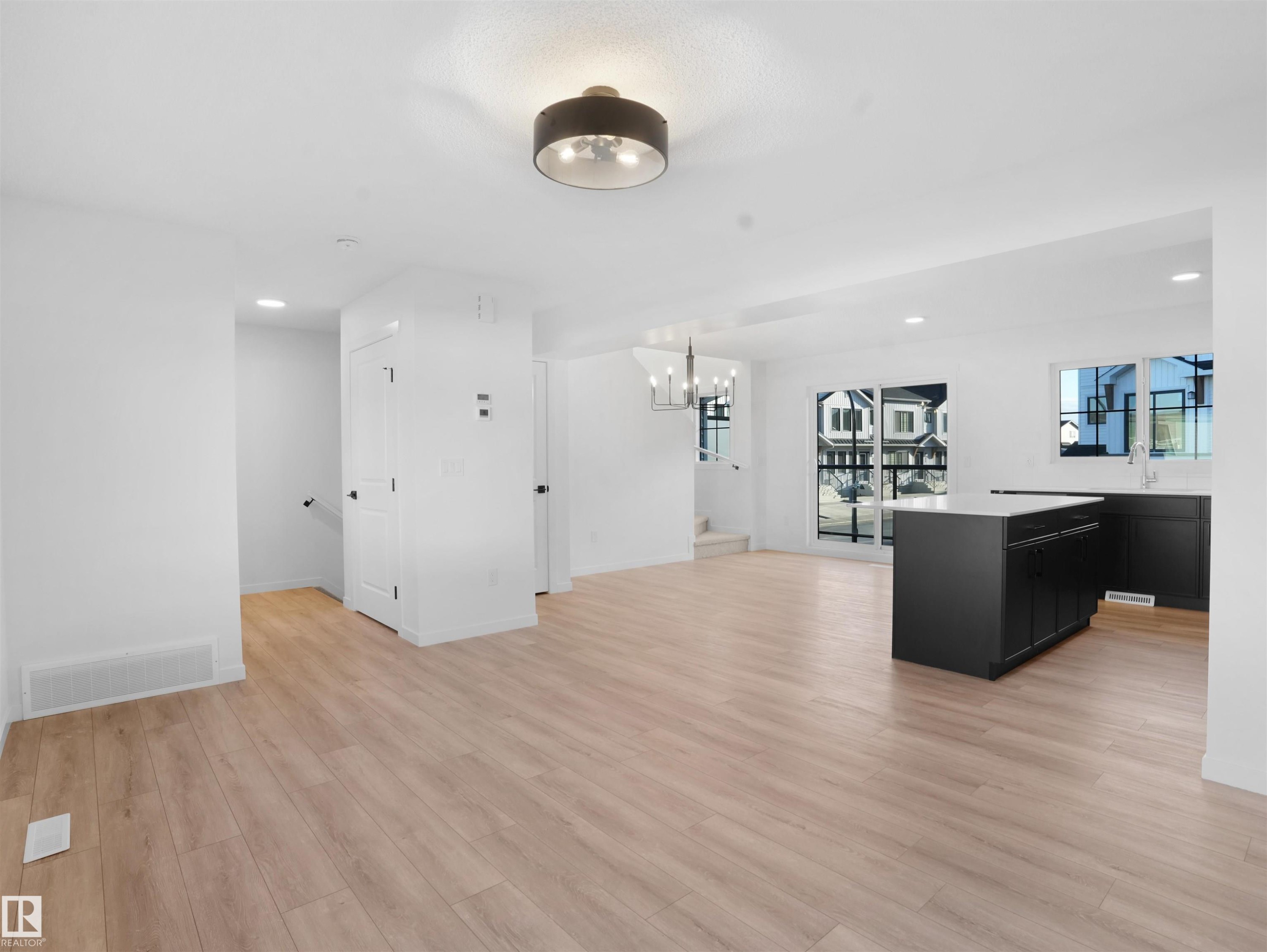 62 525 Secord Boulevard, Edmonton, AB - Indoor Photo Showing Other Room