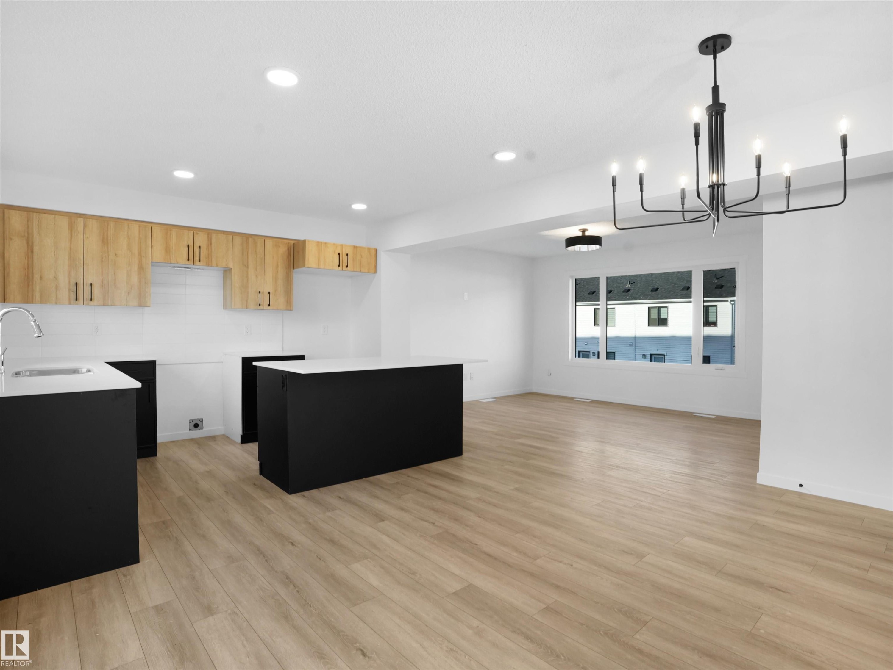 62 525 Secord Boulevard, Edmonton, AB - Indoor Photo Showing Kitchen