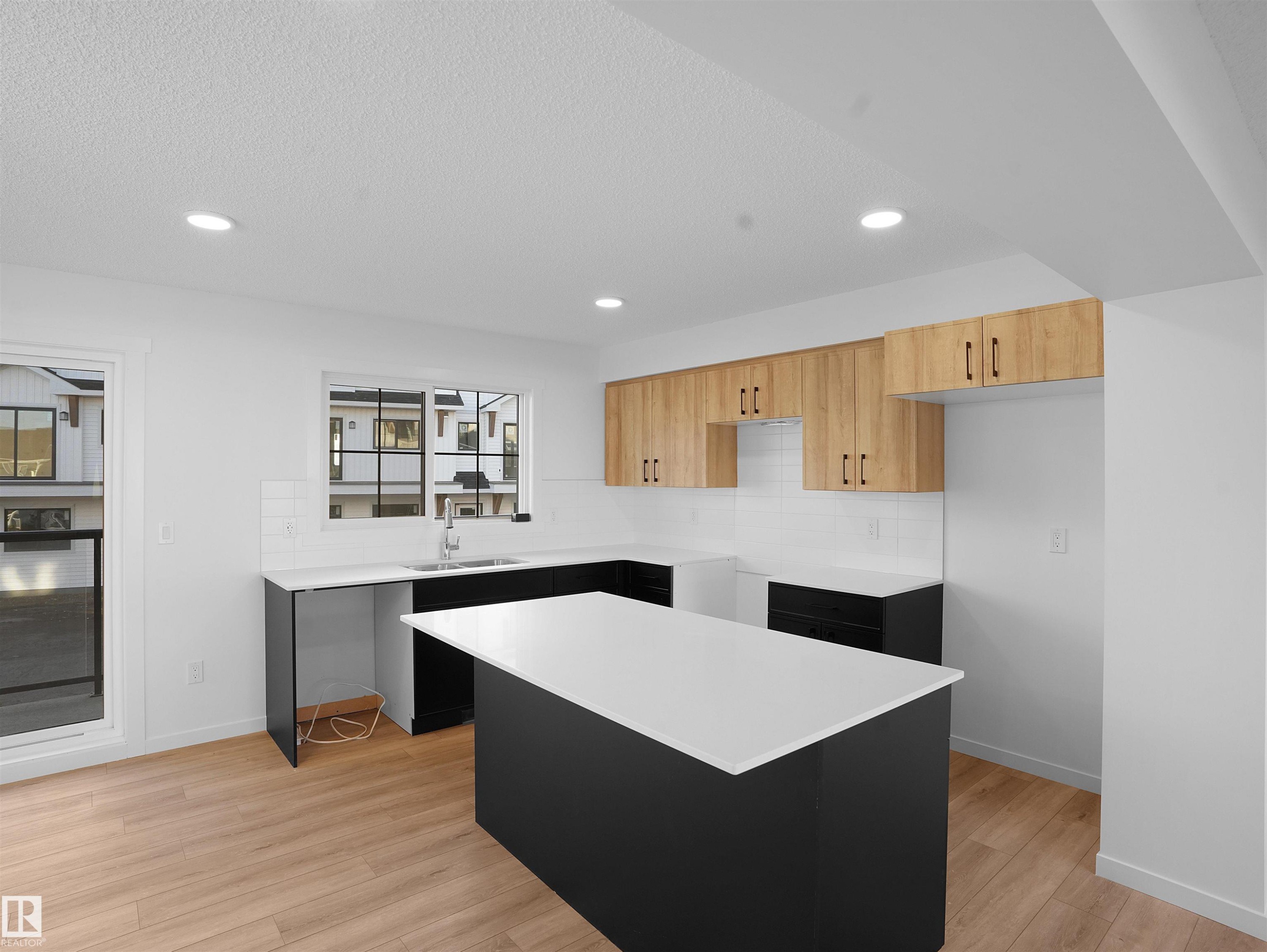 62 525 Secord Boulevard, Edmonton, AB - Indoor Photo Showing Kitchen