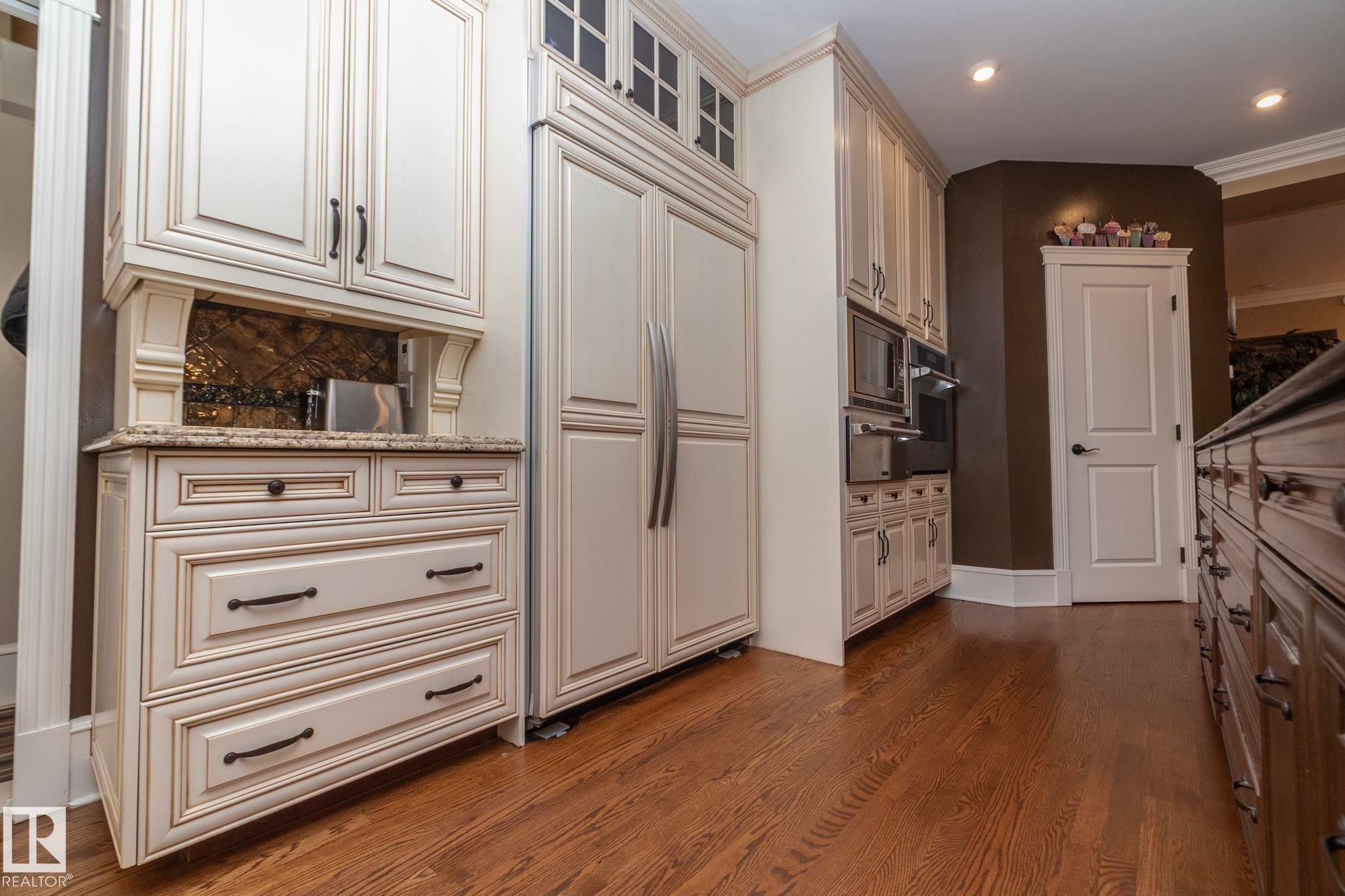 63 Fairway Drive, Edmonton, AB - Indoor Photo Showing Kitchen