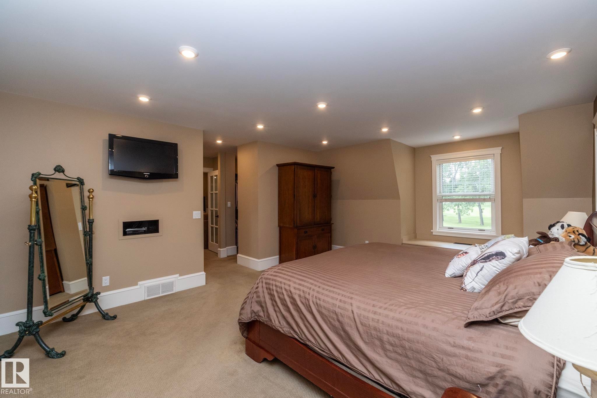 63 Fairway Drive, Edmonton, AB - Indoor Photo Showing Bedroom