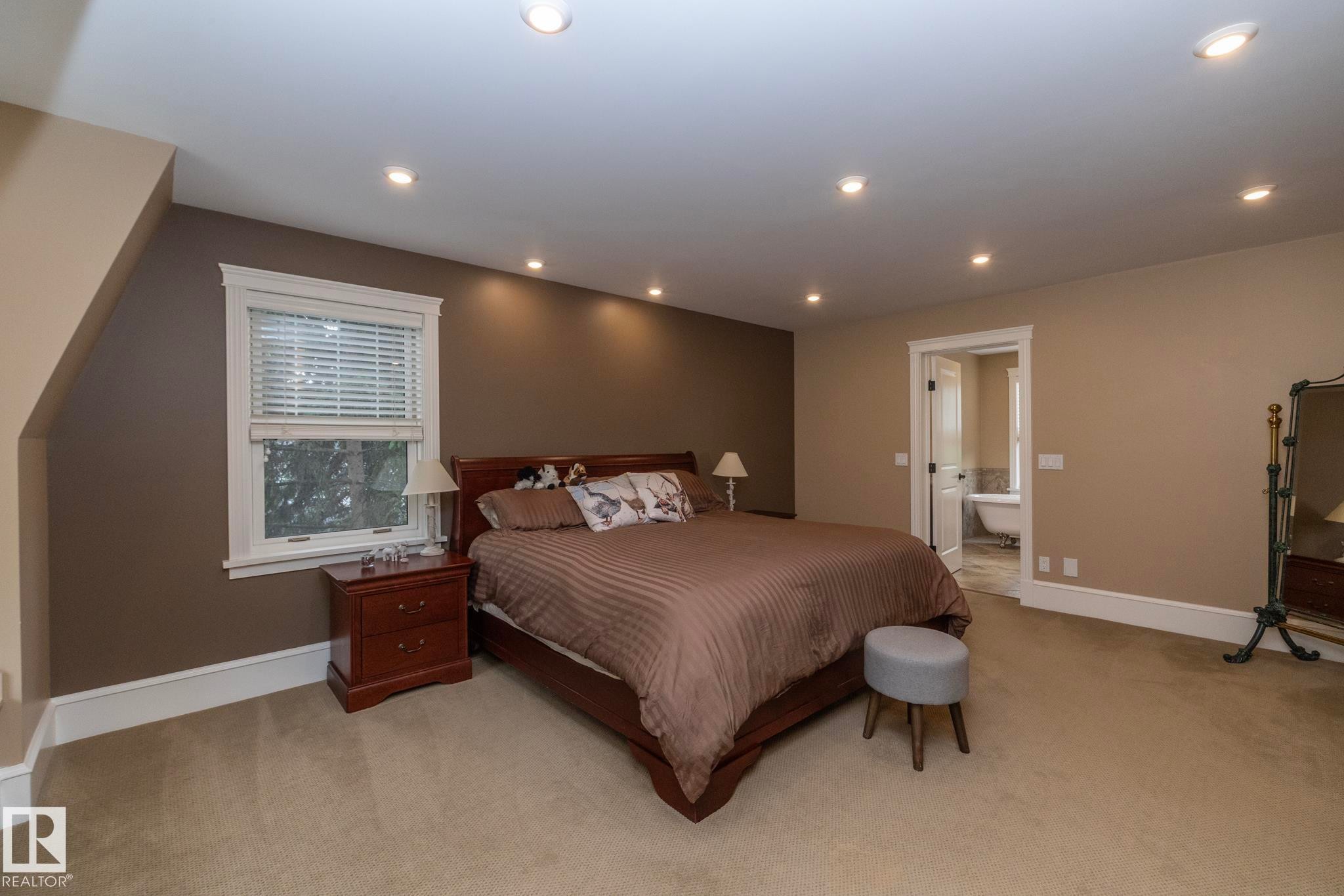 63 Fairway Drive, Edmonton, AB - Indoor Photo Showing Bedroom