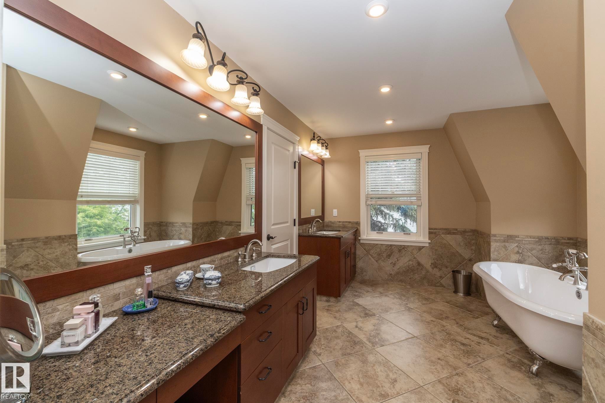 63 Fairway Drive, Edmonton, AB - Indoor Photo Showing Bathroom