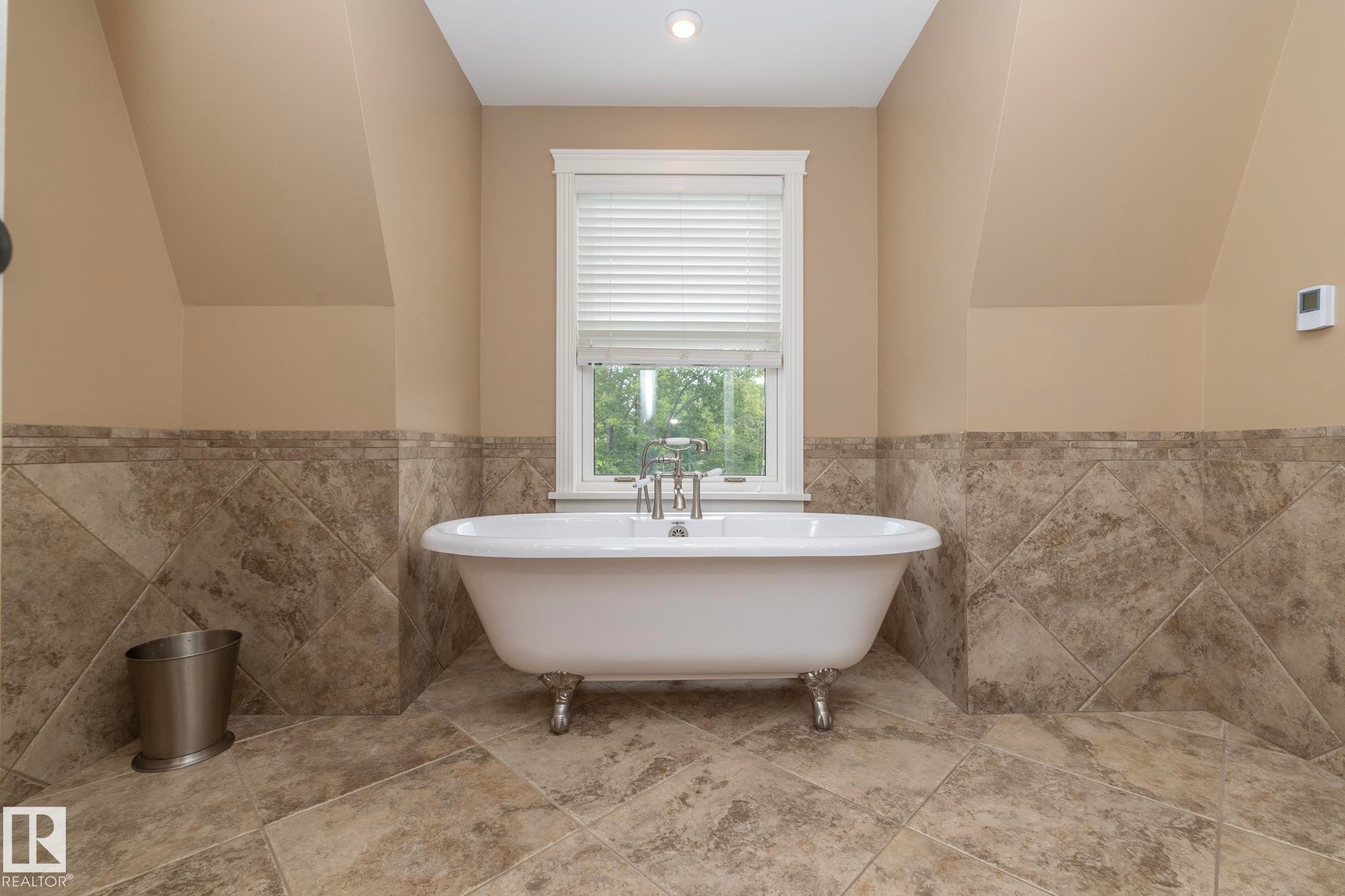63 Fairway Drive, Edmonton, AB - Indoor Photo Showing Bathroom