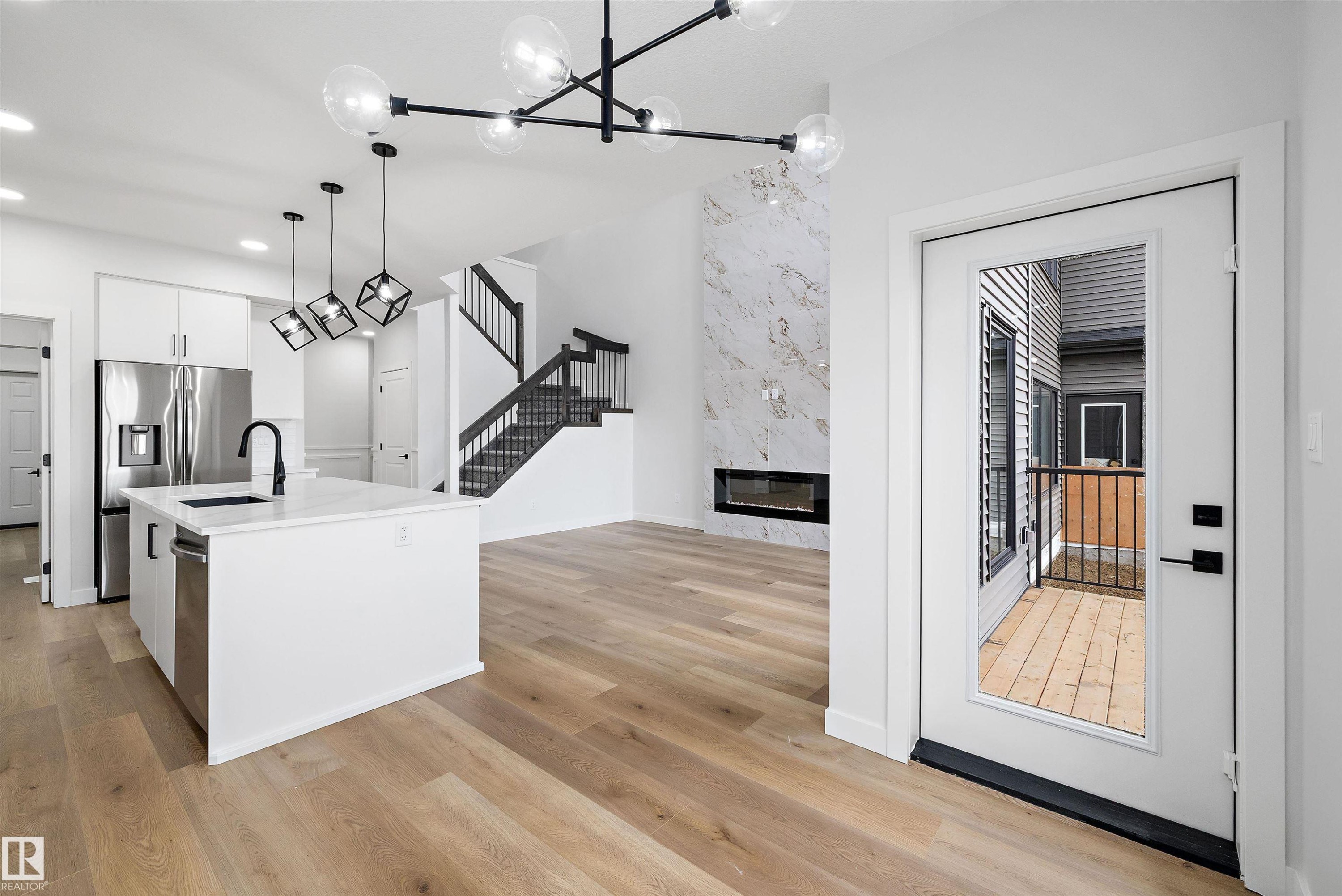 26 Chartres Close, St. Albert, AB - Indoor Photo Showing Kitchen With Upgraded Kitchen
