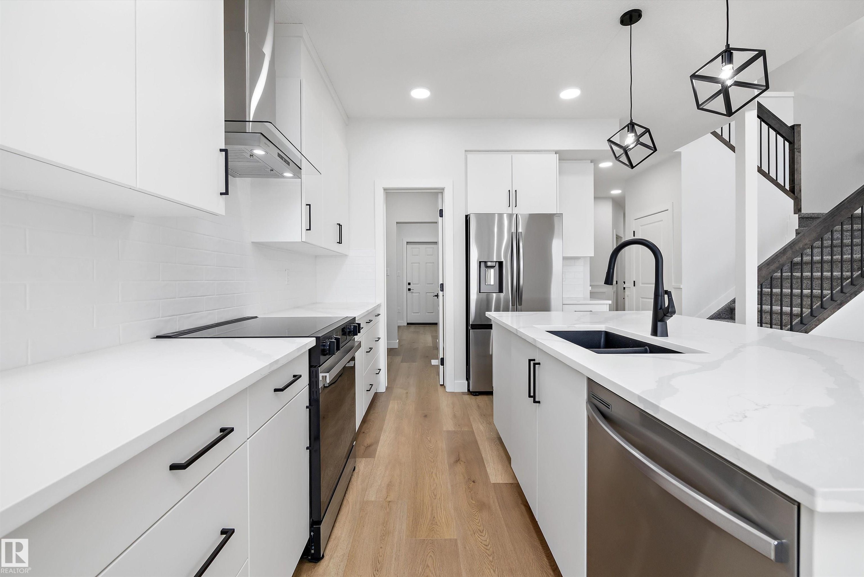 26 Chartres Close, St. Albert, AB - Indoor Photo Showing Kitchen With Double Sink With Upgraded Kitchen