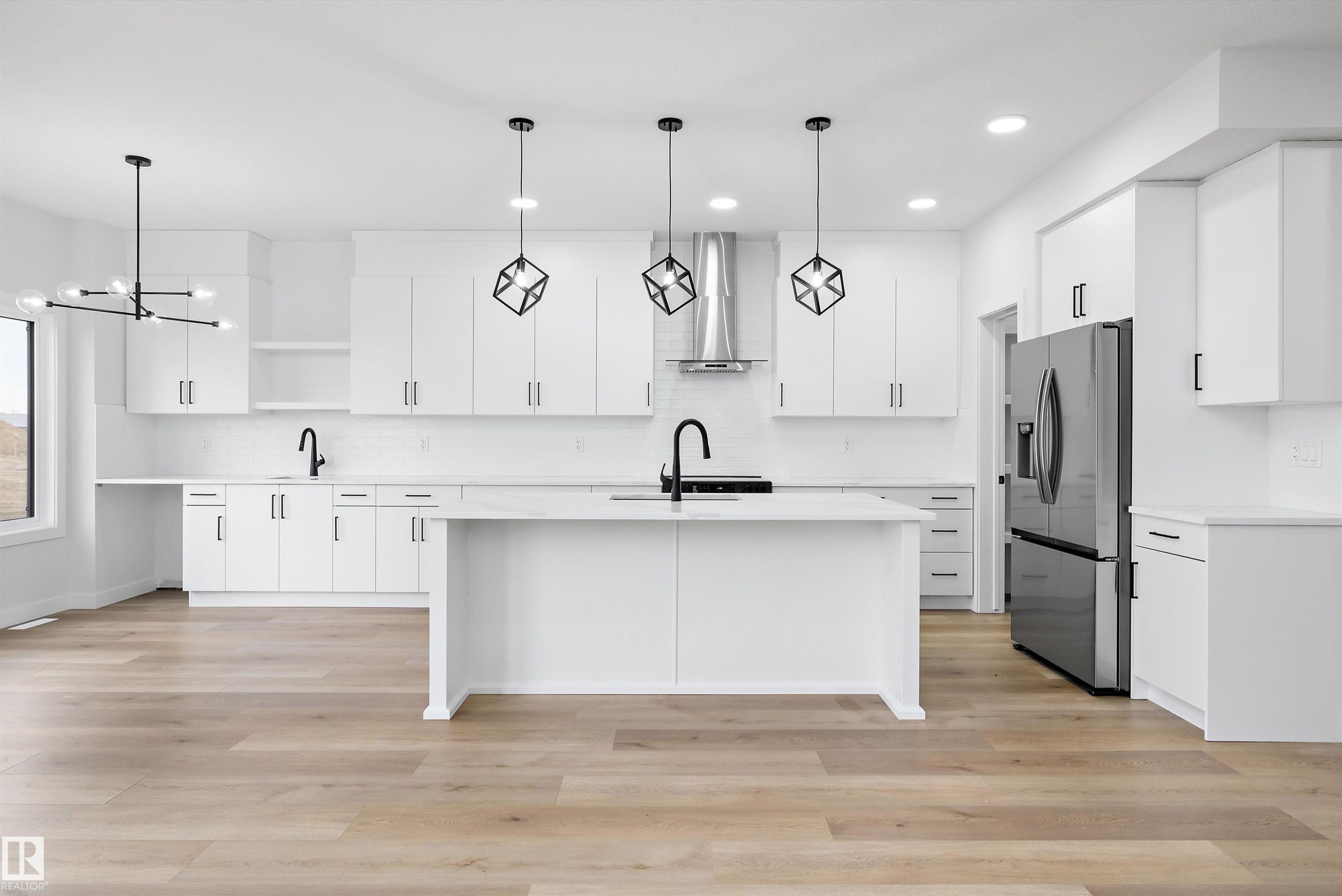 26 Chartres Close, St. Albert, AB - Indoor Photo Showing Kitchen With Upgraded Kitchen