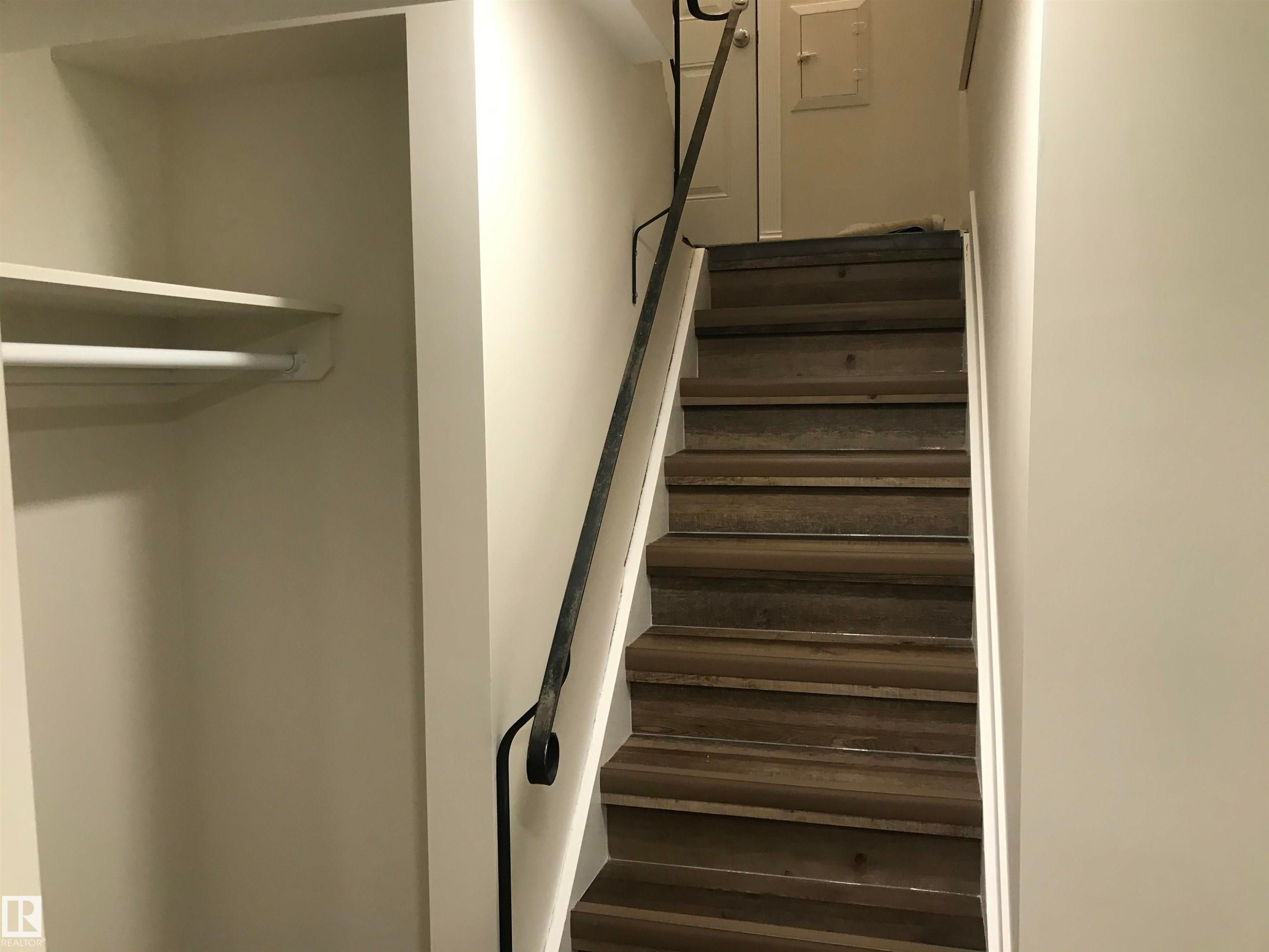 8032 70 Avenue Nw, Edmonton, AB - Indoor Photo Showing Other Room