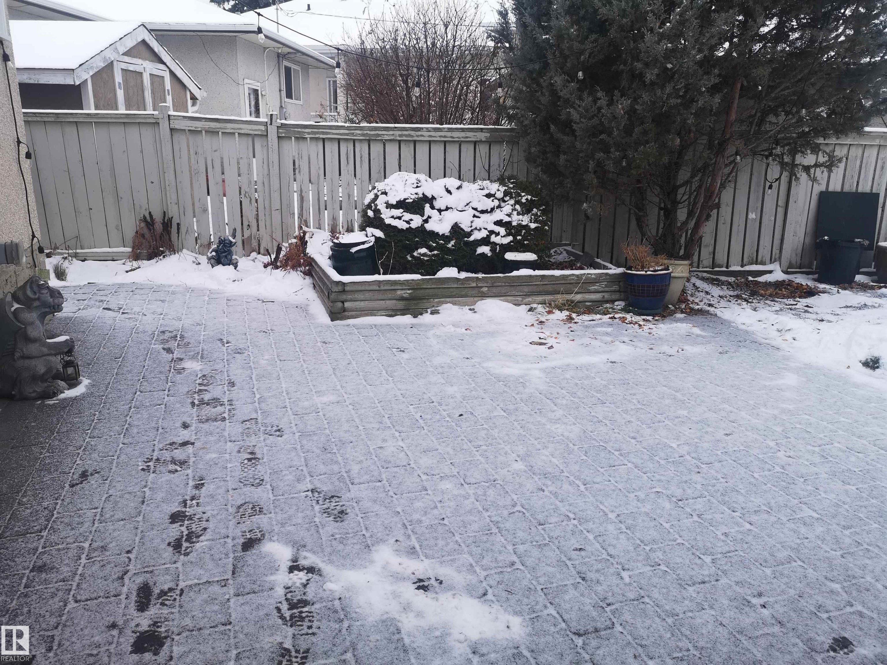 8032 70 Avenue Nw, Edmonton, AB - Outdoor