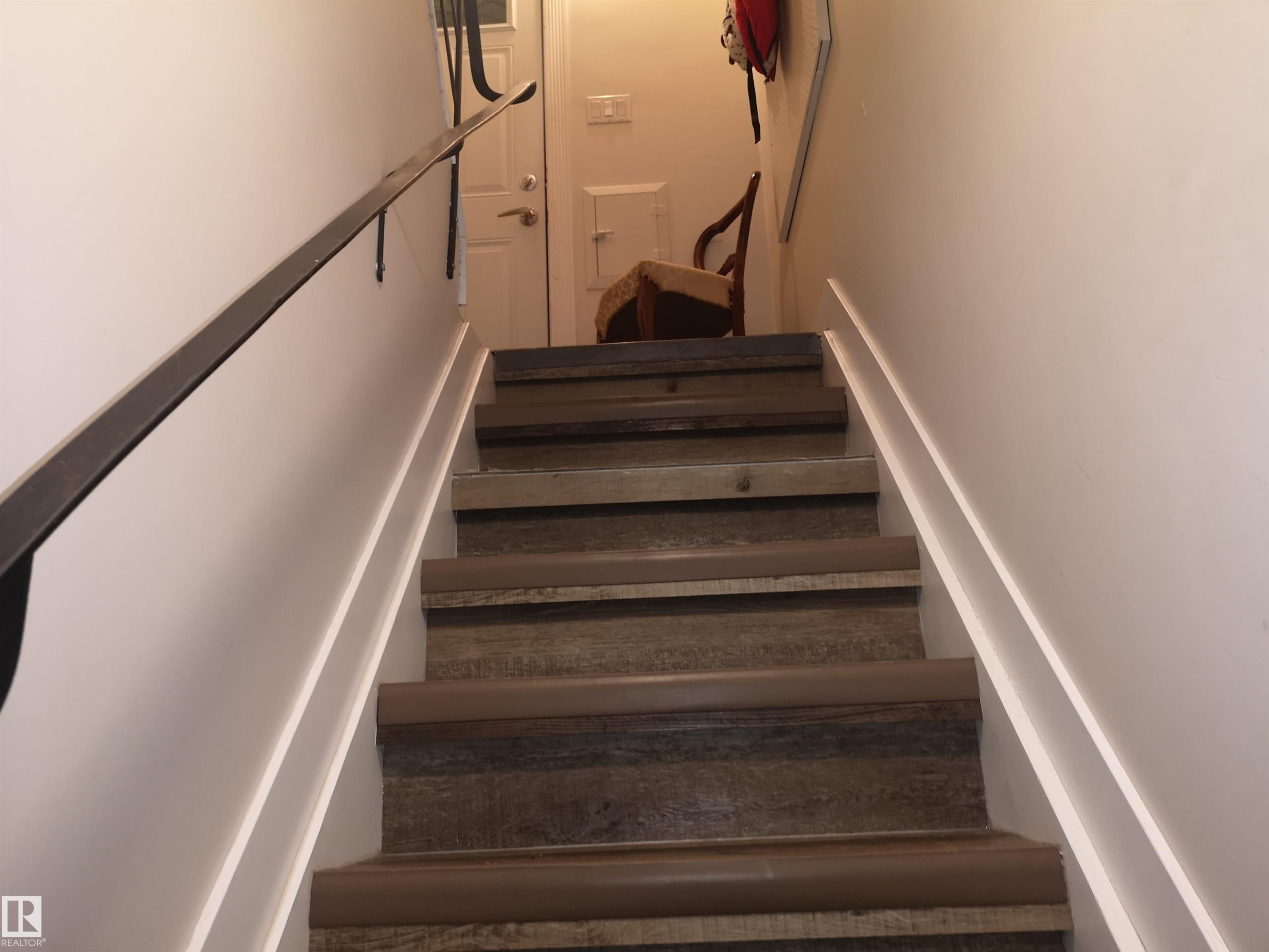 8032 70 Avenue Nw, Edmonton, AB - Indoor Photo Showing Other Room