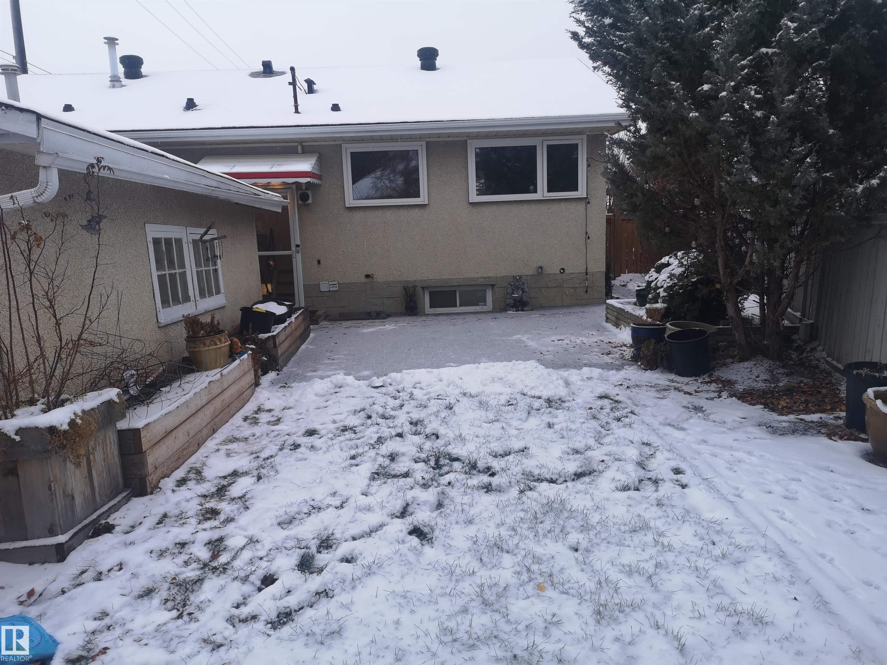 8032 70 Avenue Nw, Edmonton, AB - Outdoor