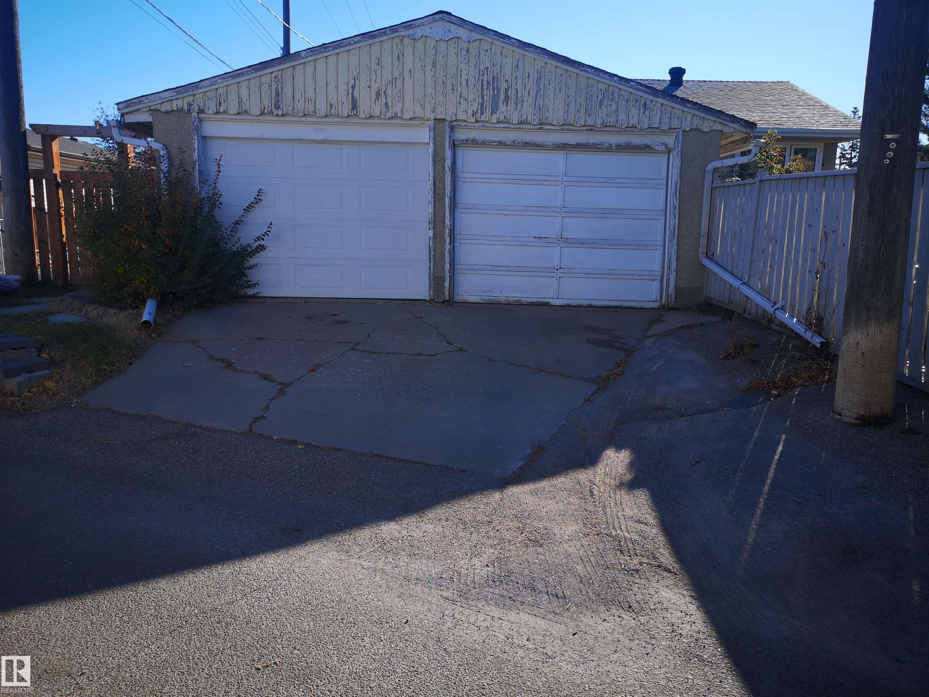 8032 70 Avenue Nw, Edmonton, AB - Outdoor